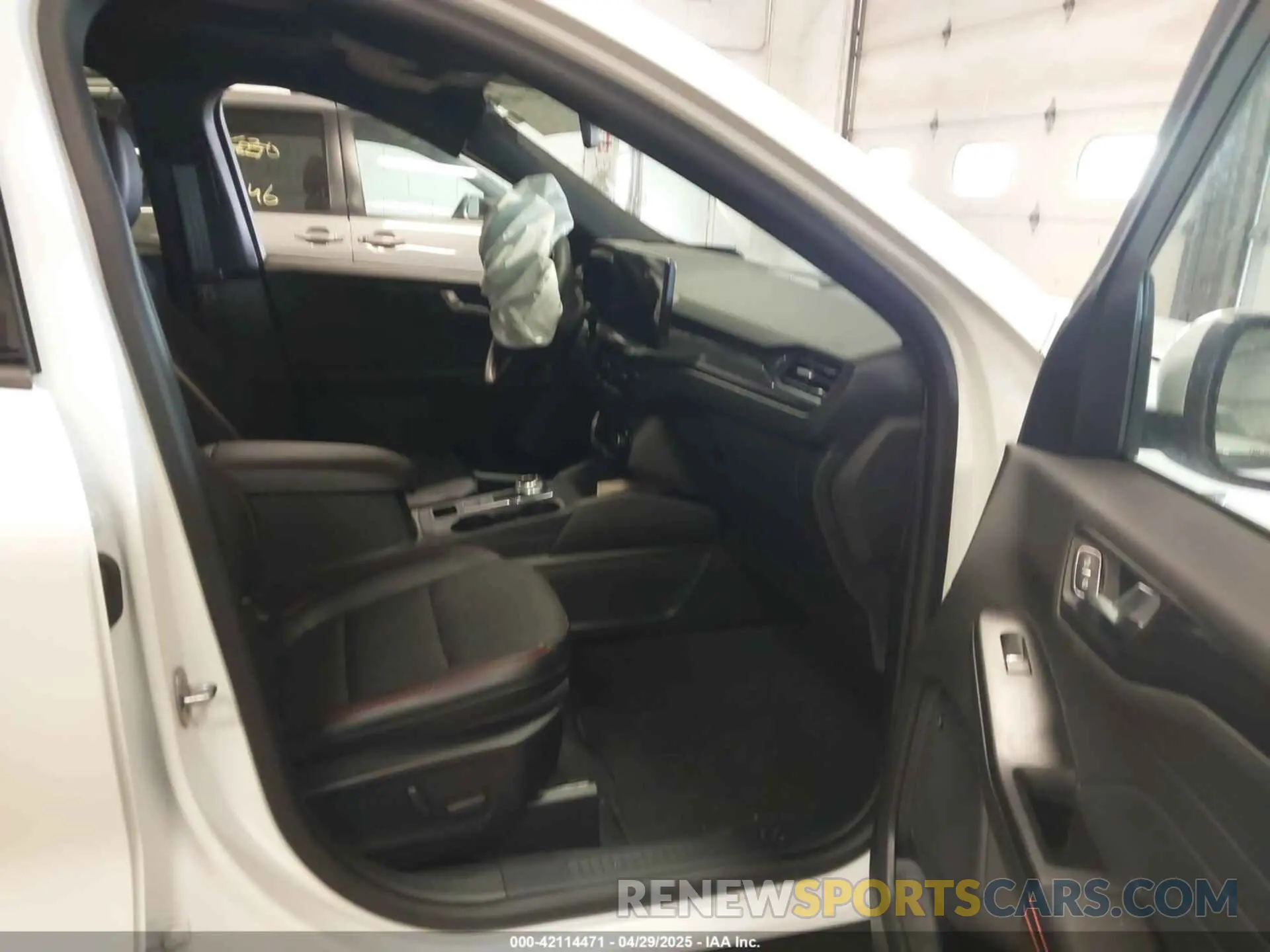 5 Photograph of a damaged car 1FMCU9NZ1RUB05497 FORD ESCAPE 2024