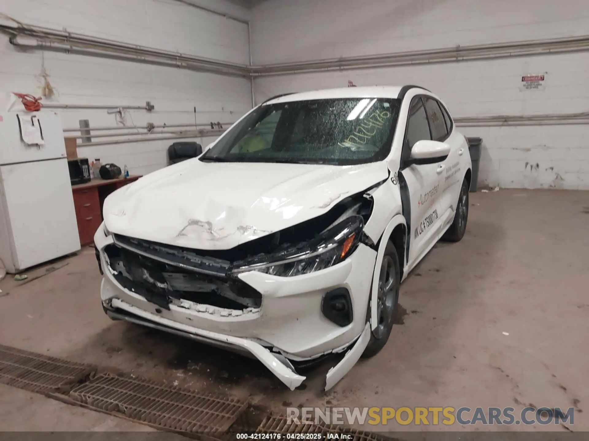 6 Photograph of a damaged car 1FMCU9NZ7RUA94716 FORD ESCAPE 2024