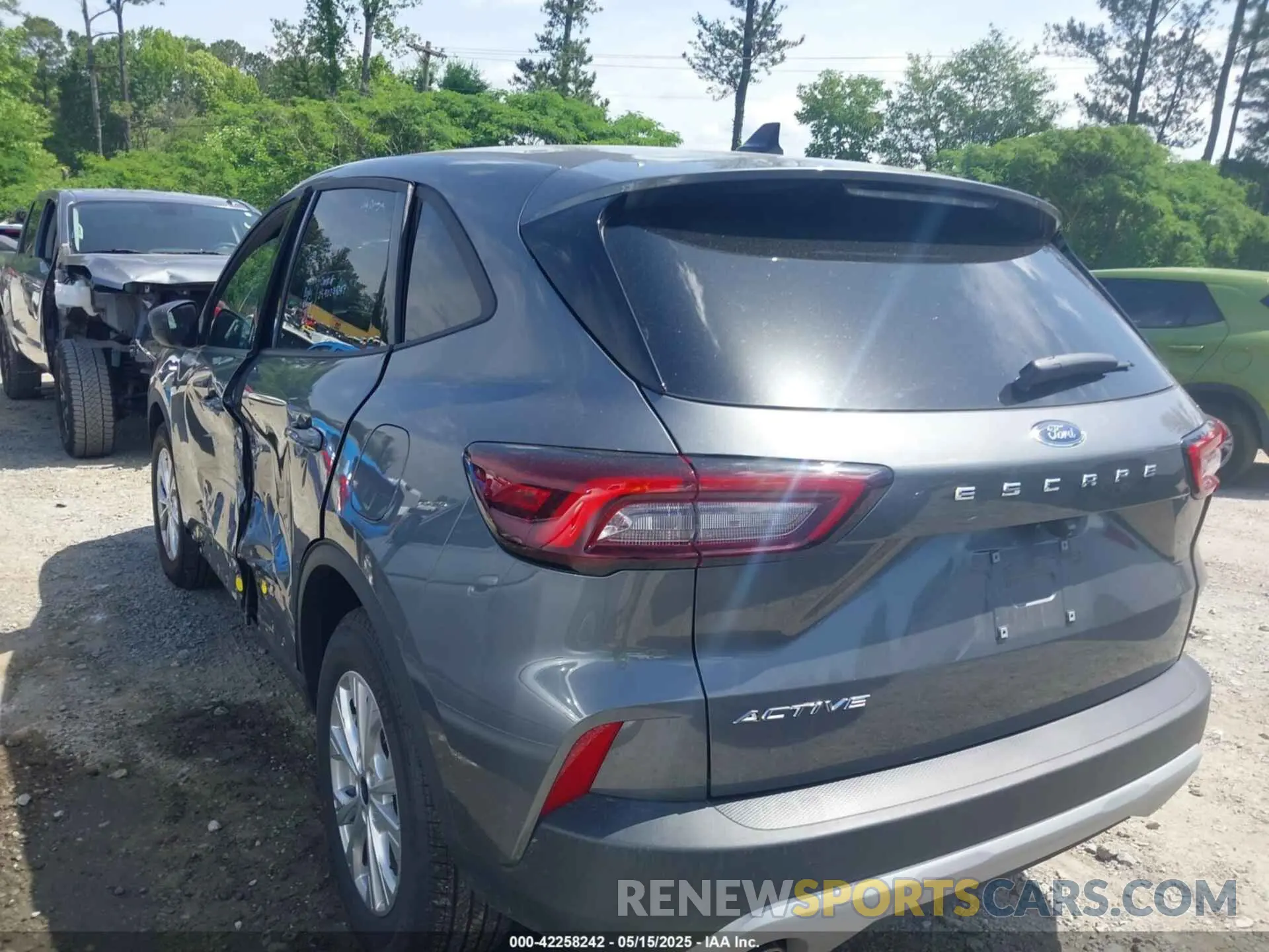 14 Photograph of a damaged car 1FMCU0GN5SUA62164 FORD ESCAPE 2025