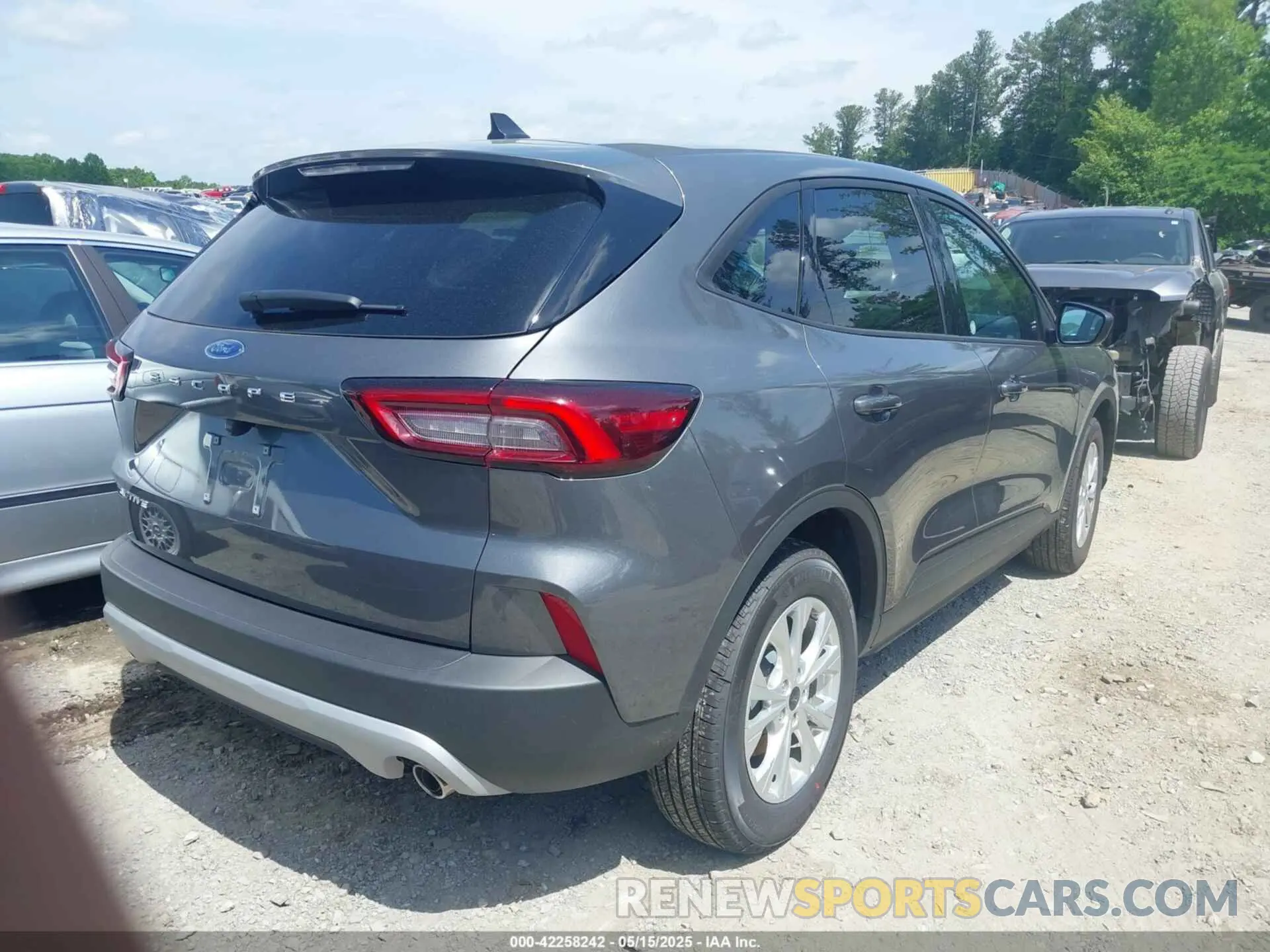 4 Photograph of a damaged car 1FMCU0GN5SUA62164 FORD ESCAPE 2025