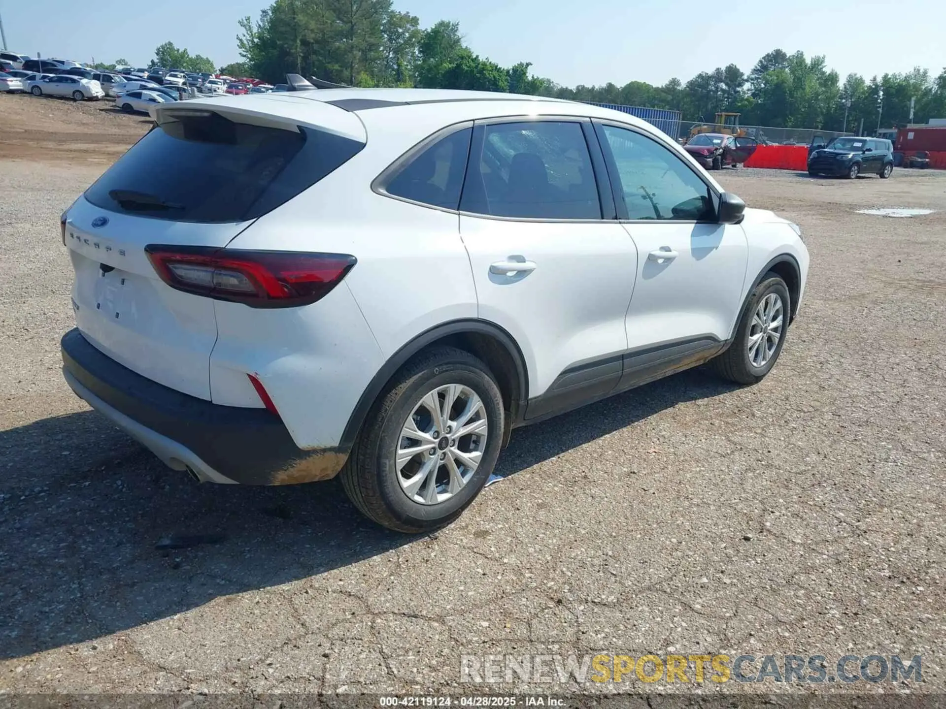 4 Photograph of a damaged car 1FMCU0GN7SUA37654 FORD ESCAPE 2025