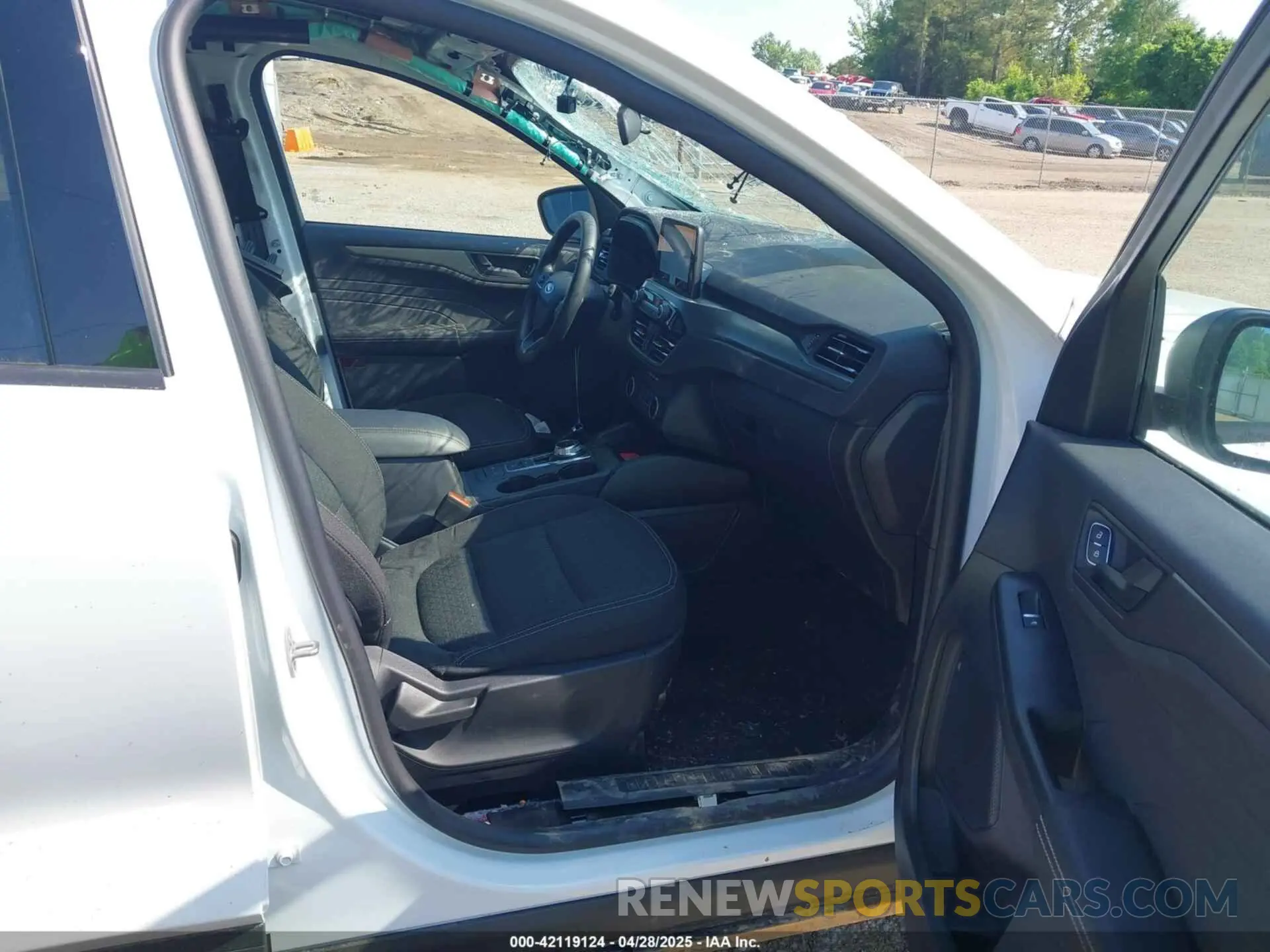 5 Photograph of a damaged car 1FMCU0GN7SUA37654 FORD ESCAPE 2025