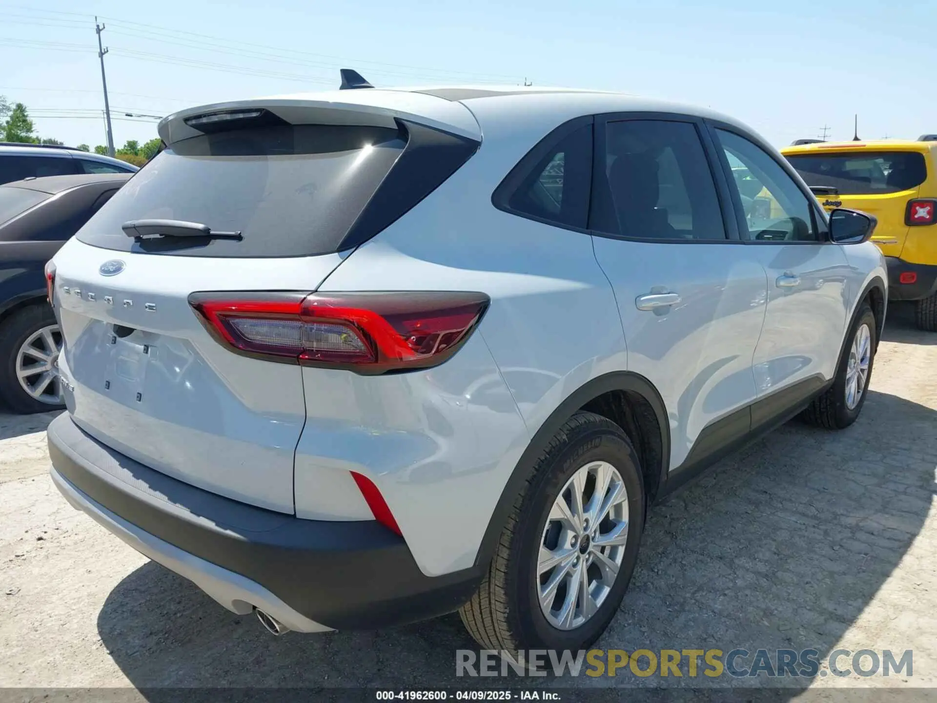 4 Photograph of a damaged car 1FMCU0GNXSUA81910 FORD ESCAPE 2025