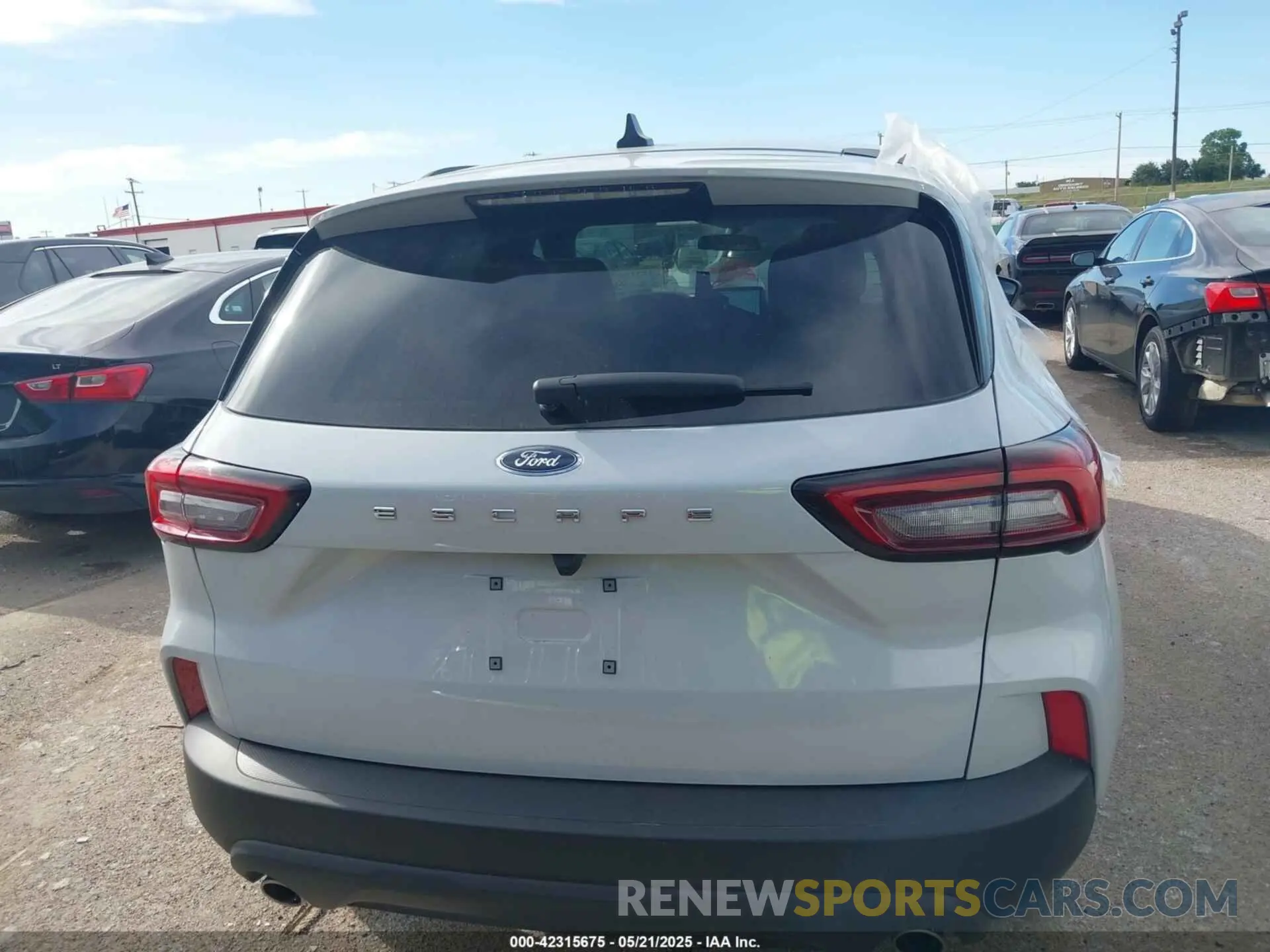 16 Photograph of a damaged car 1FMCU0MN6SUA57026 FORD ESCAPE 2025