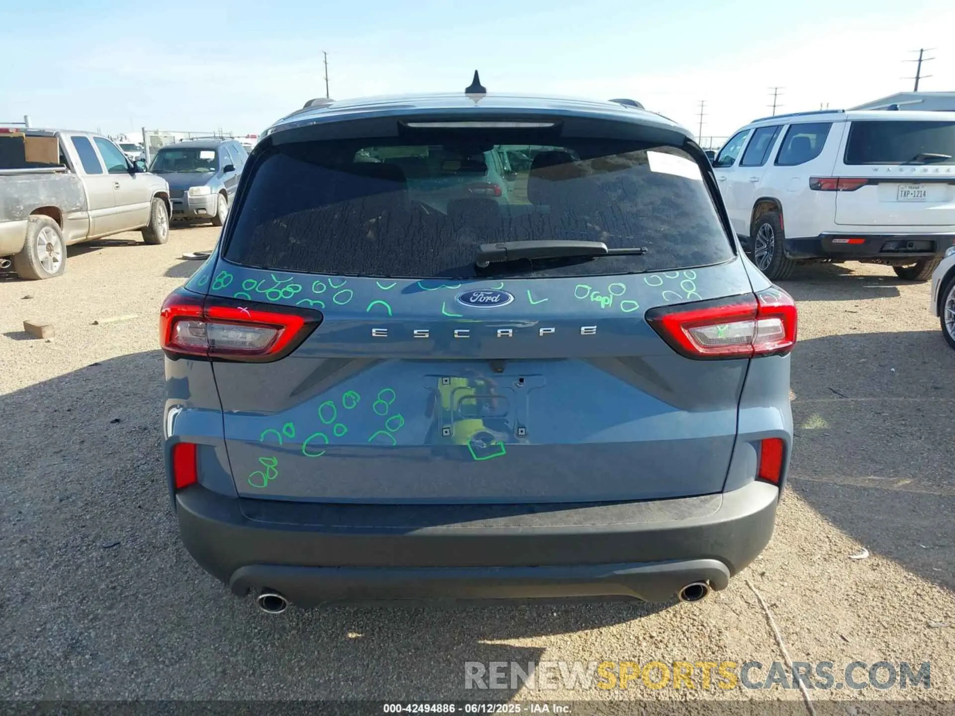 16 Photograph of a damaged car 1FMCU0MN8SUB01169 FORD ESCAPE 2025