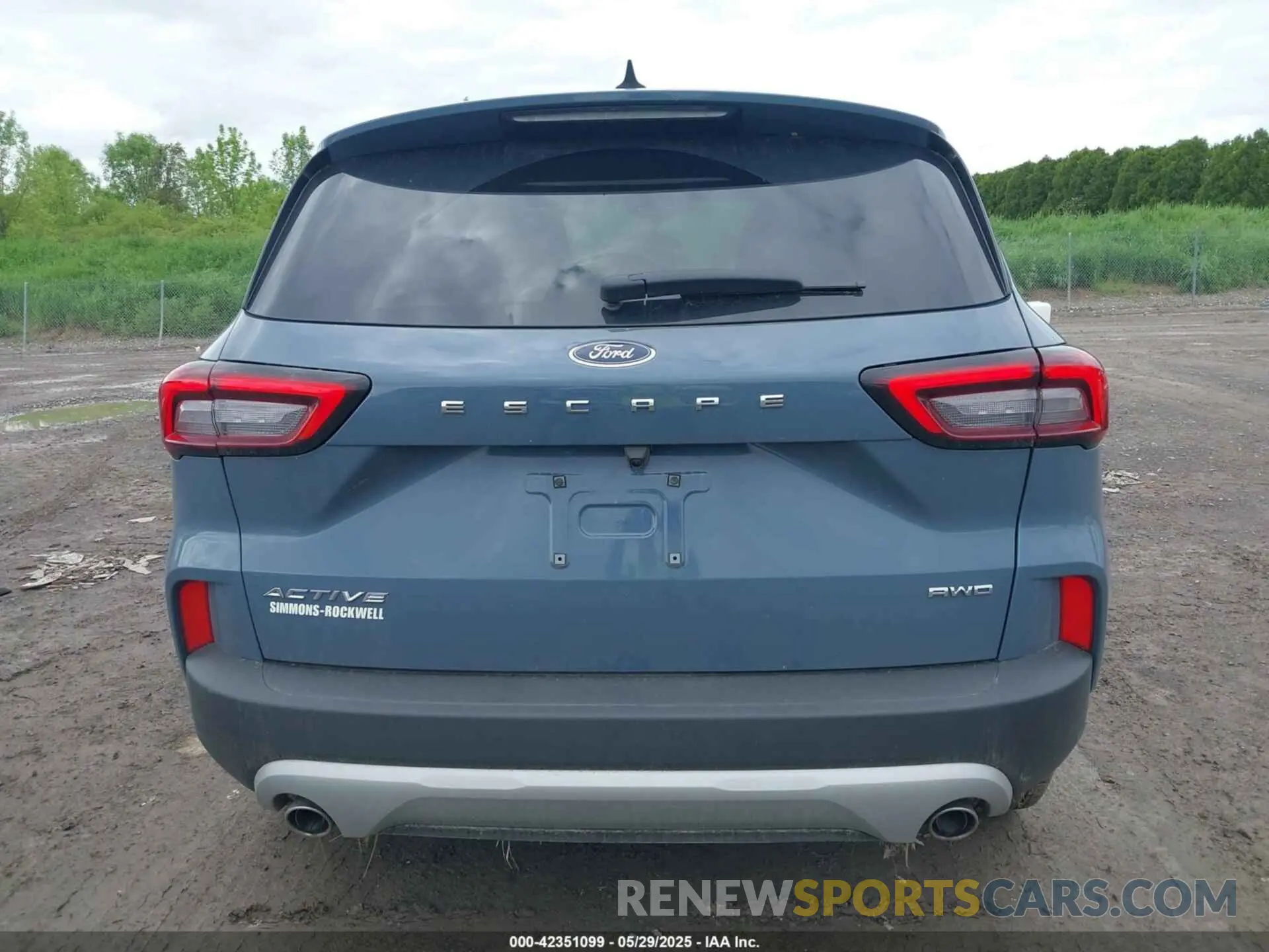 17 Photograph of a damaged car 1FMCU9GN2SUA33807 FORD ESCAPE 2025
