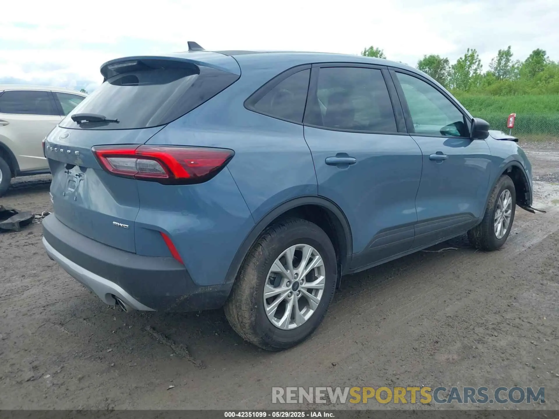 4 Photograph of a damaged car 1FMCU9GN2SUA33807 FORD ESCAPE 2025