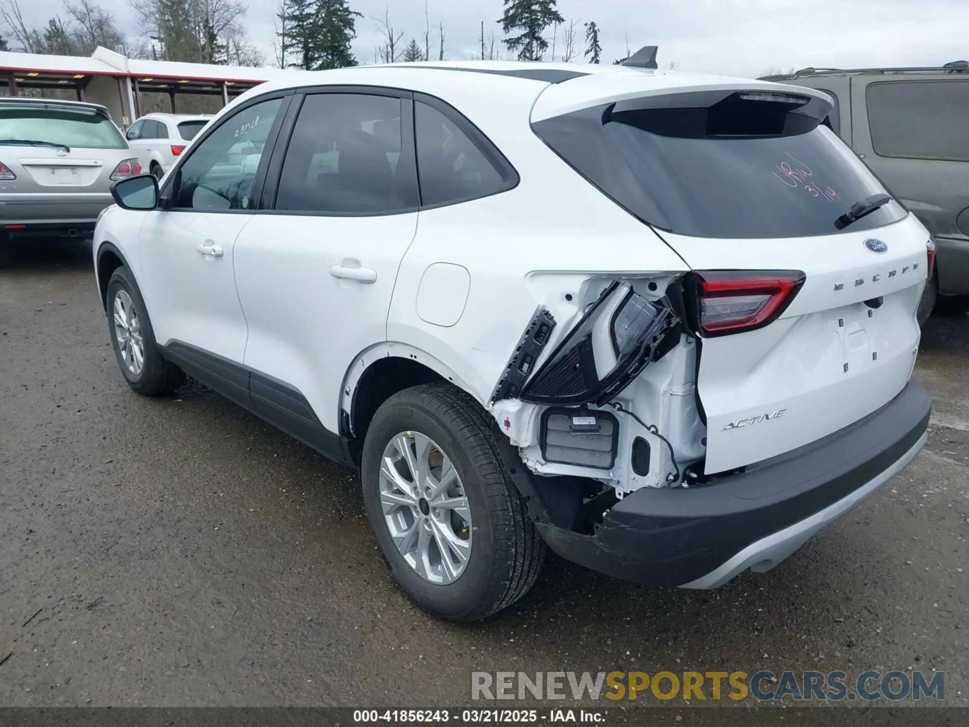 3 Фотография поврежденного автомобиля 1FMCU9GN2SUA84546 FORD ESCAPE 2025
