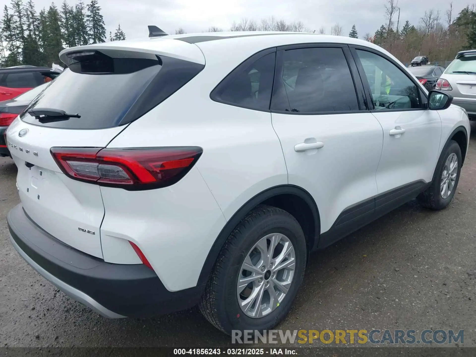 4 Фотография поврежденного автомобиля 1FMCU9GN2SUA84546 FORD ESCAPE 2025