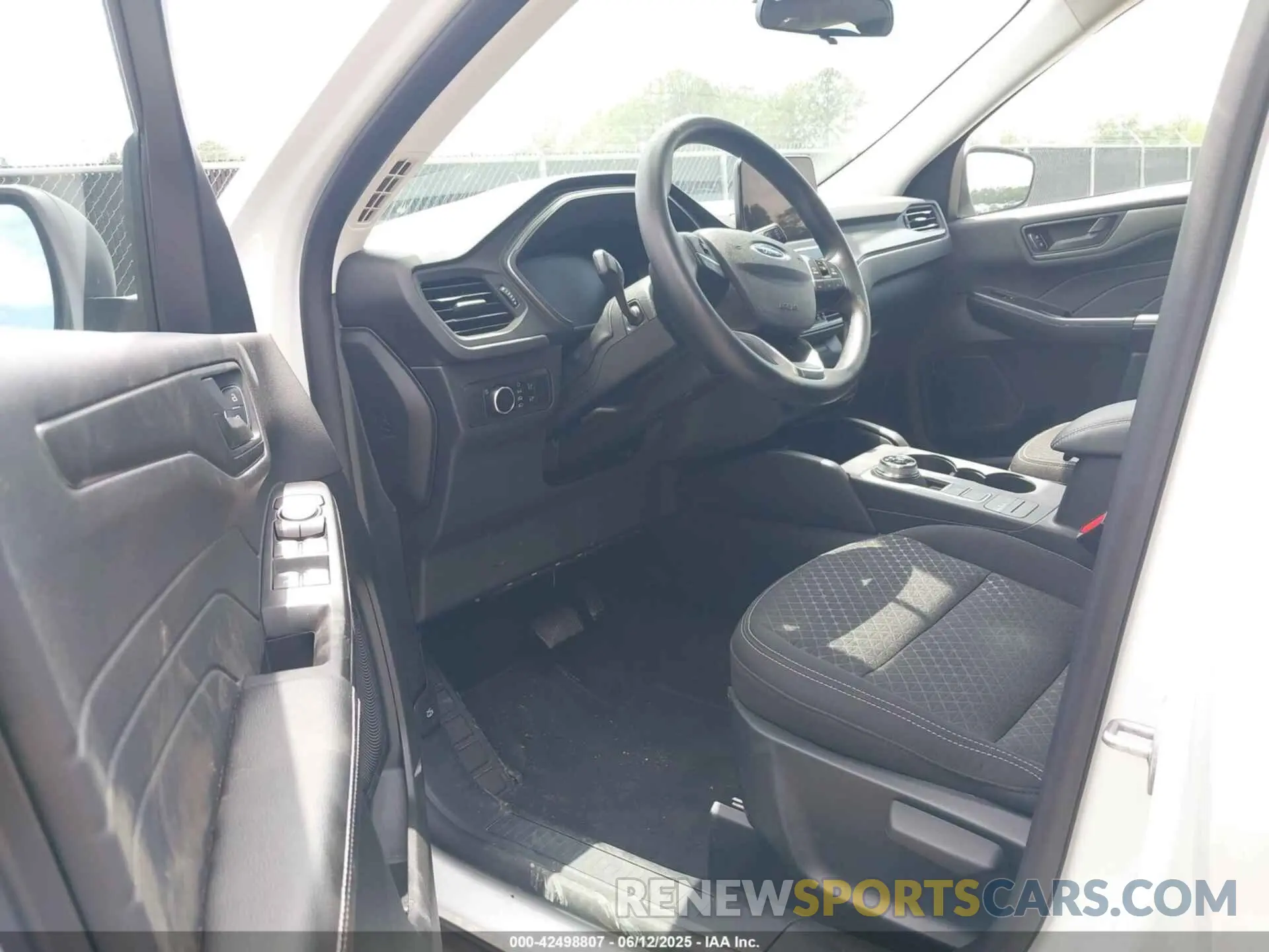 5 Фотография поврежденного автомобиля 1FMCU9GN6SUA57348 FORD ESCAPE 2025
