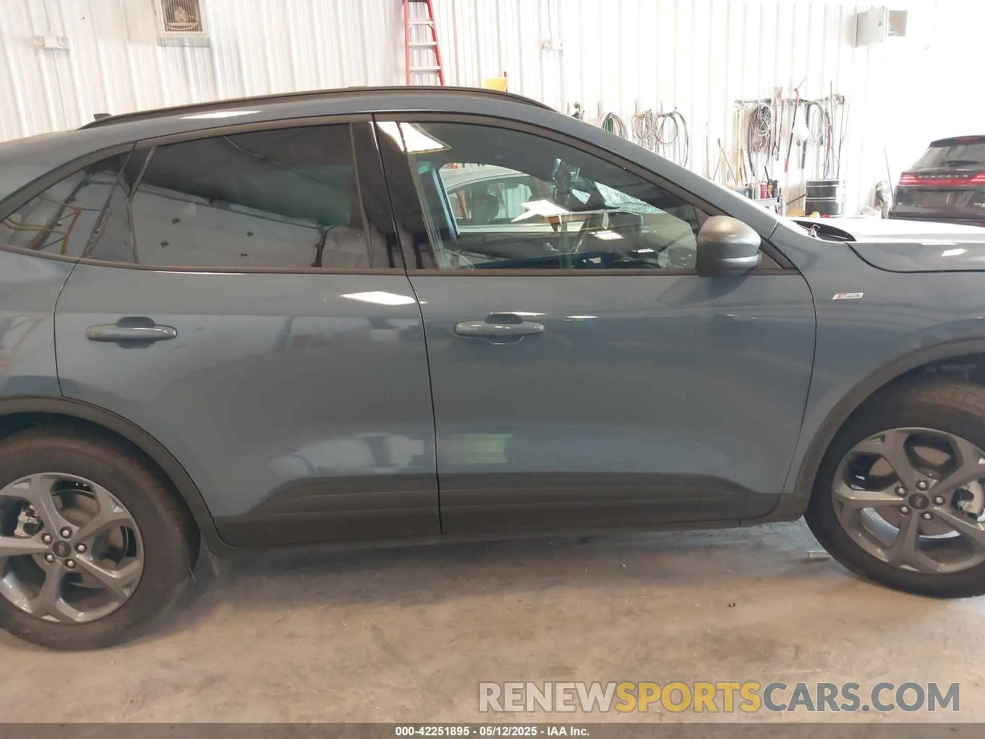 12 Фотография поврежденного автомобиля 1FMCU9MN2SUA68500 FORD ESCAPE 2025