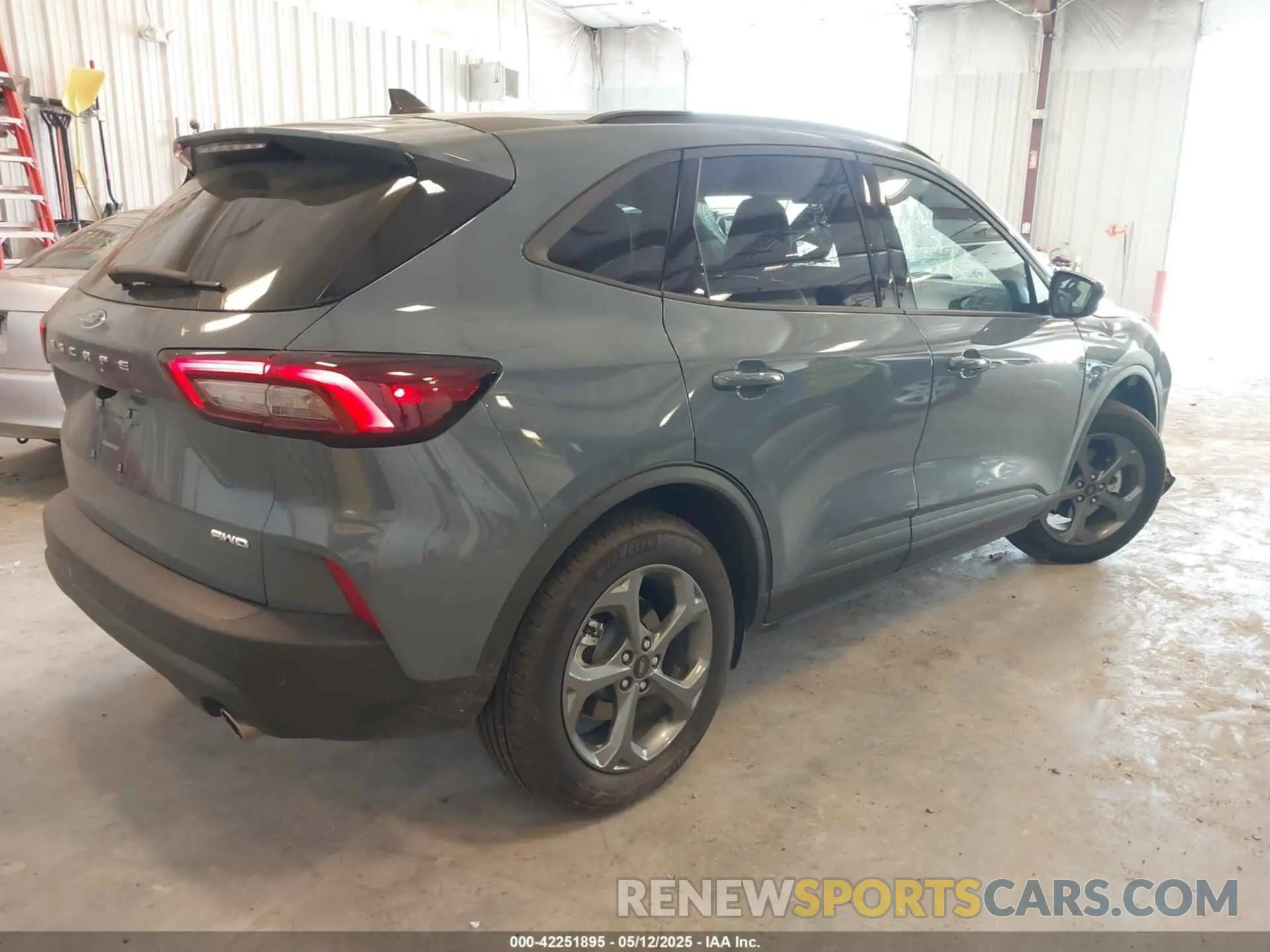 4 Фотография поврежденного автомобиля 1FMCU9MN2SUA68500 FORD ESCAPE 2025