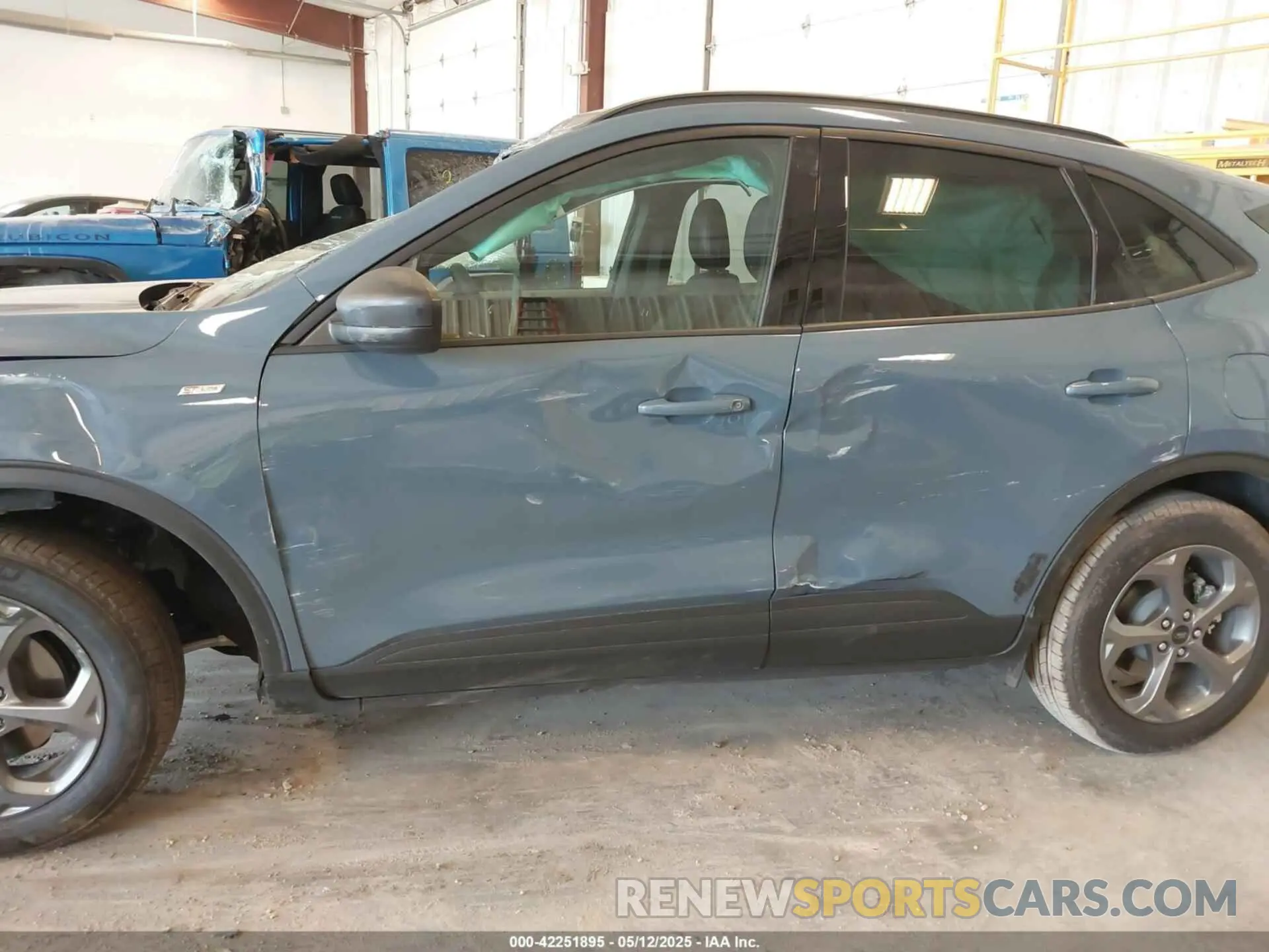 6 Фотография поврежденного автомобиля 1FMCU9MN2SUA68500 FORD ESCAPE 2025