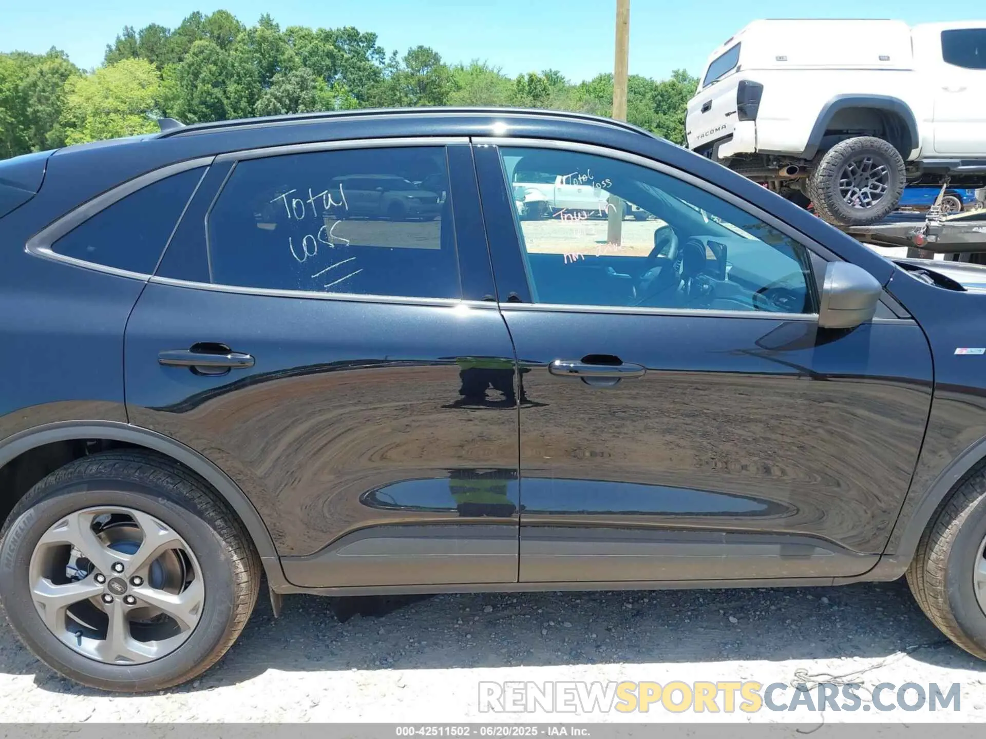 13 Photograph of a damaged car 1FMCU9MN8SUA34867 FORD ESCAPE 2025
