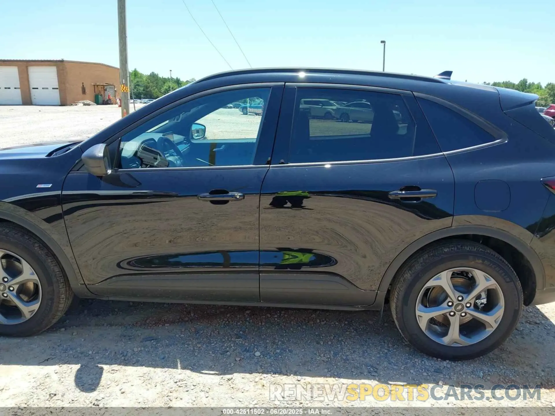 14 Photograph of a damaged car 1FMCU9MN8SUA34867 FORD ESCAPE 2025
