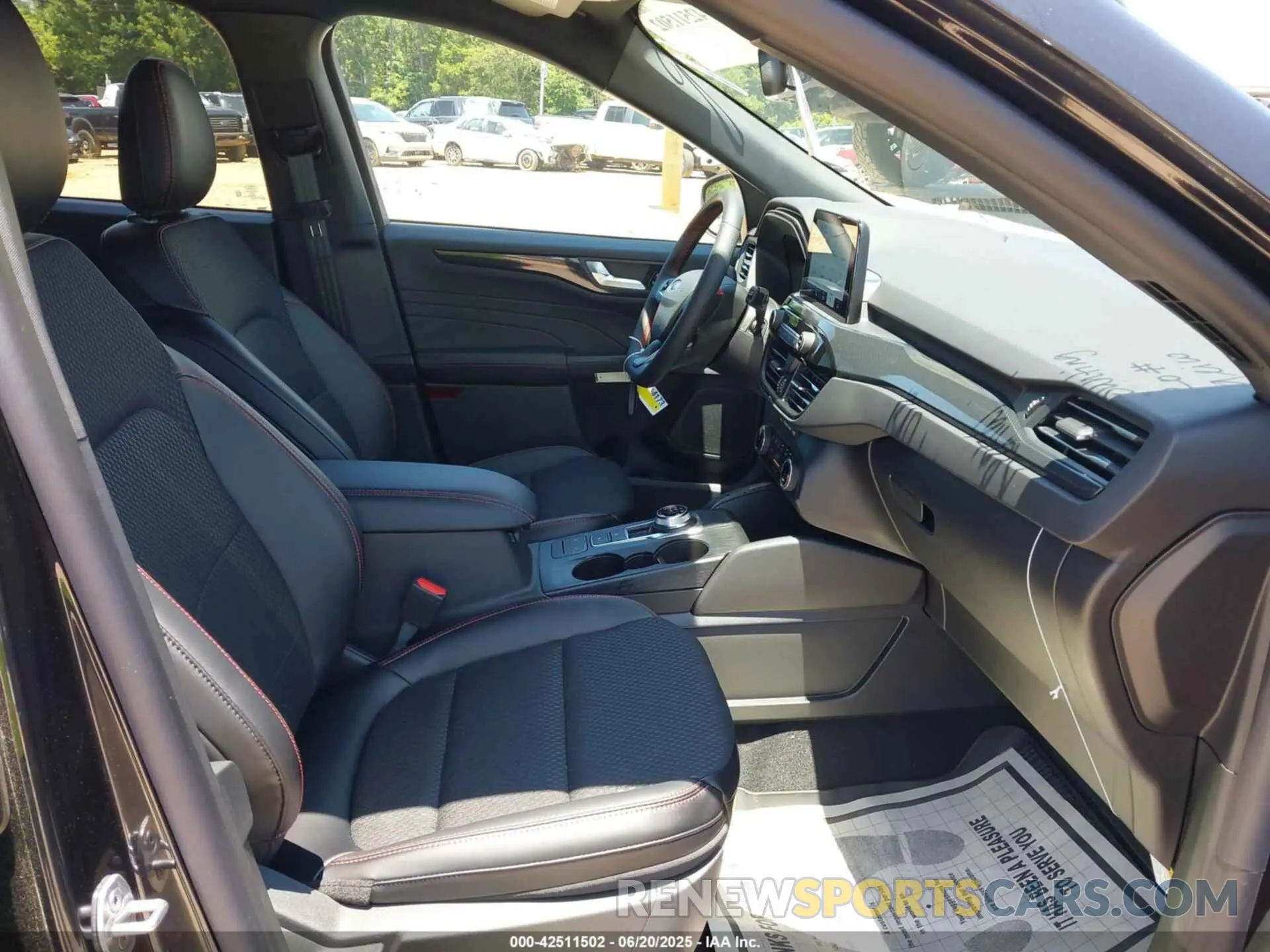 5 Photograph of a damaged car 1FMCU9MN8SUA34867 FORD ESCAPE 2025