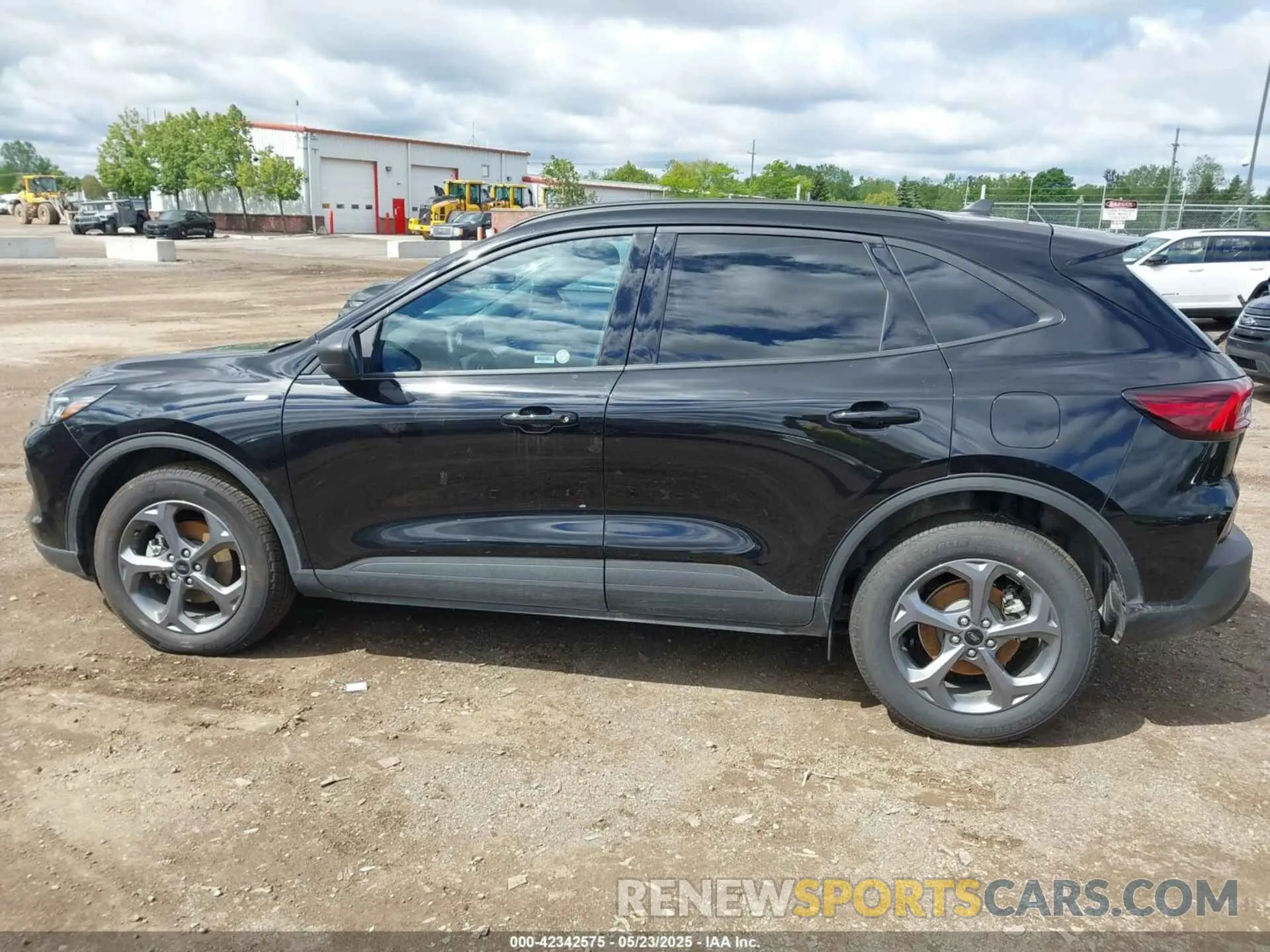 15 Photograph of a damaged car 1FMCU9MNXSUA63061 FORD ESCAPE 2025