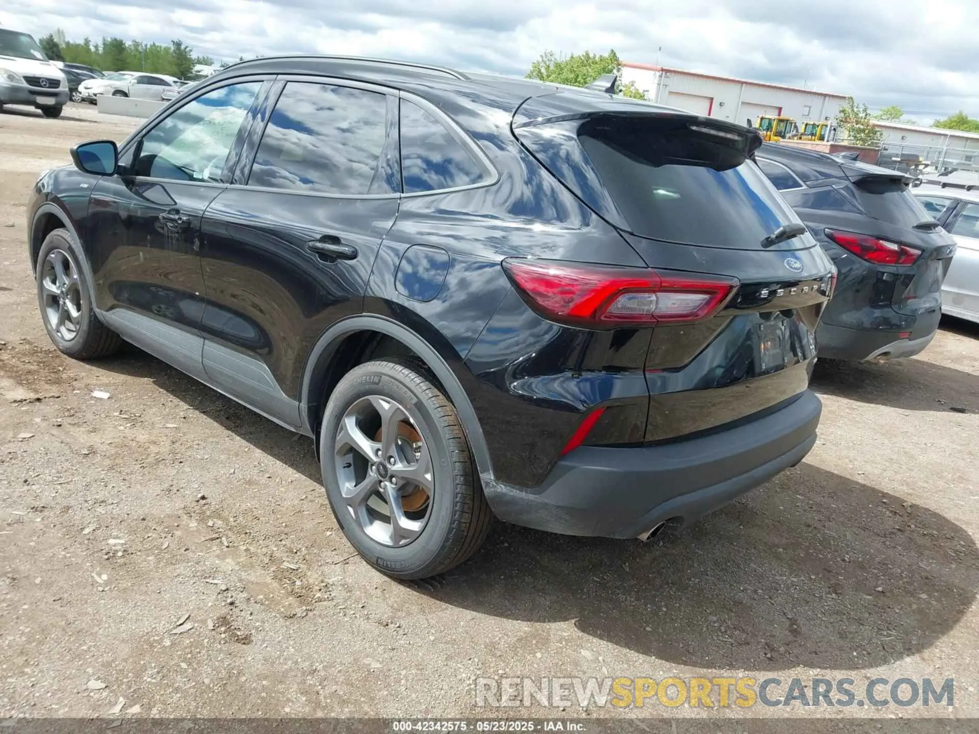 3 Photograph of a damaged car 1FMCU9MNXSUA63061 FORD ESCAPE 2025