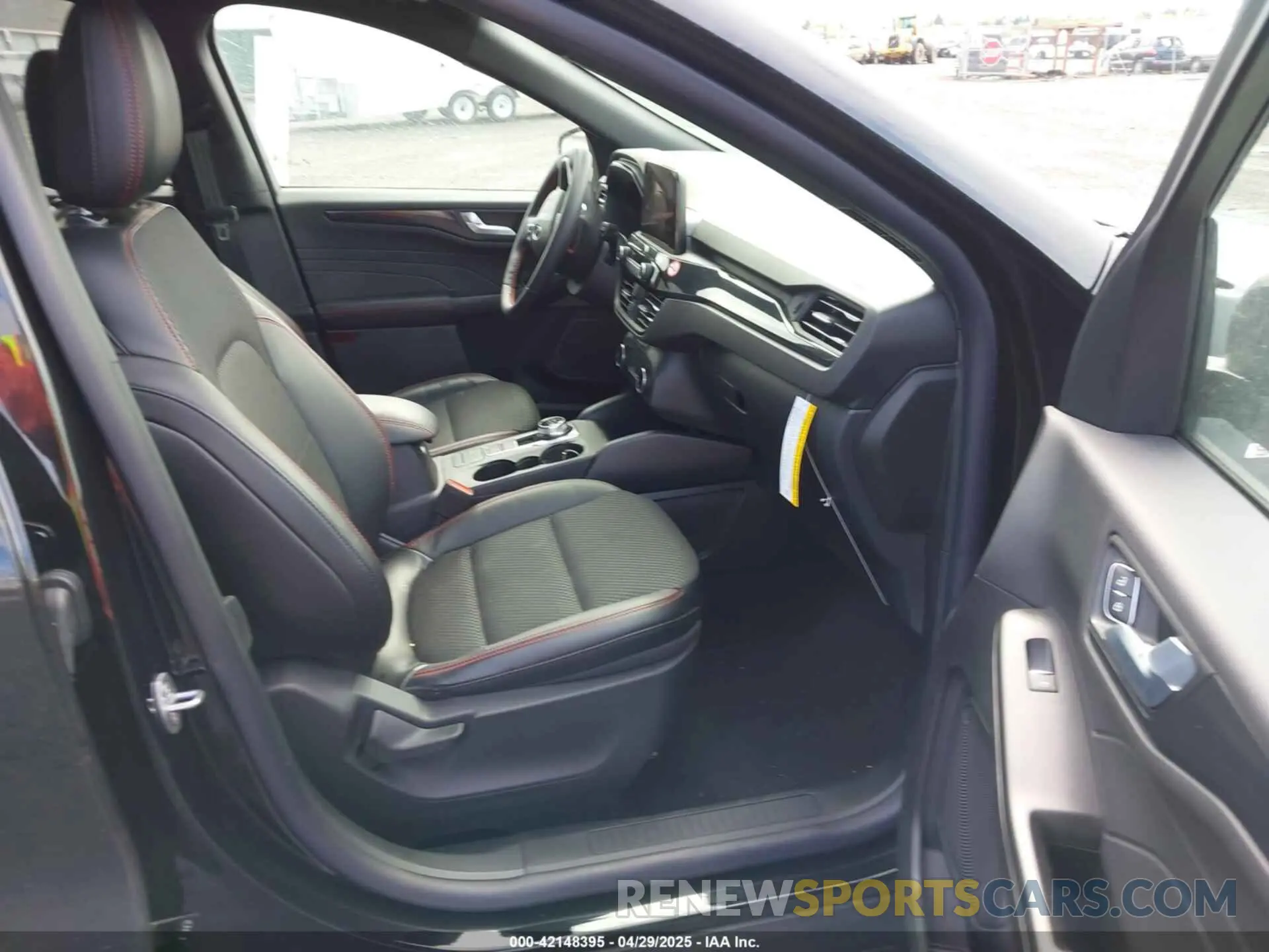 5 Photograph of a damaged car 1FMCU9NA5SUA44347 FORD ESCAPE 2025