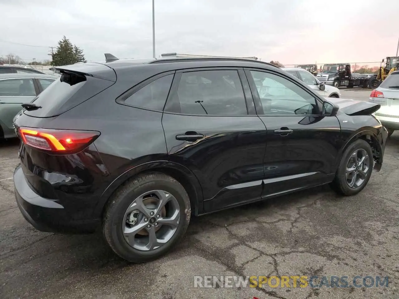 3 Фотография поврежденного автомобиля 1FMCU0MN2PUB12434 FORD ESCAPE ST 2023
