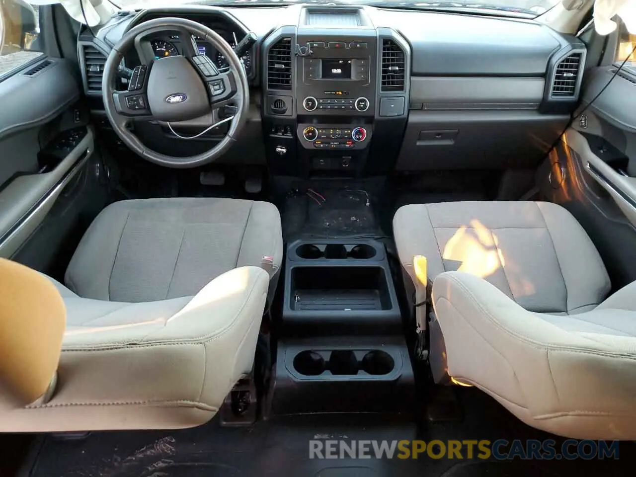 8 Photograph of a damaged car 1FMJK1FT0KEA14469 FORD EXPEDITION 2019