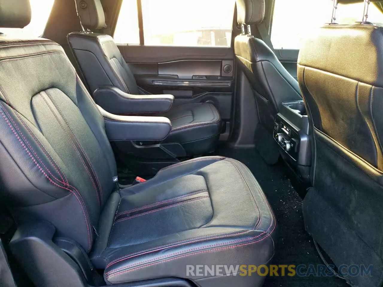 11 Photograph of a damaged car 1FMJK1KT4KEA76690 FORD EXPEDITION 2019