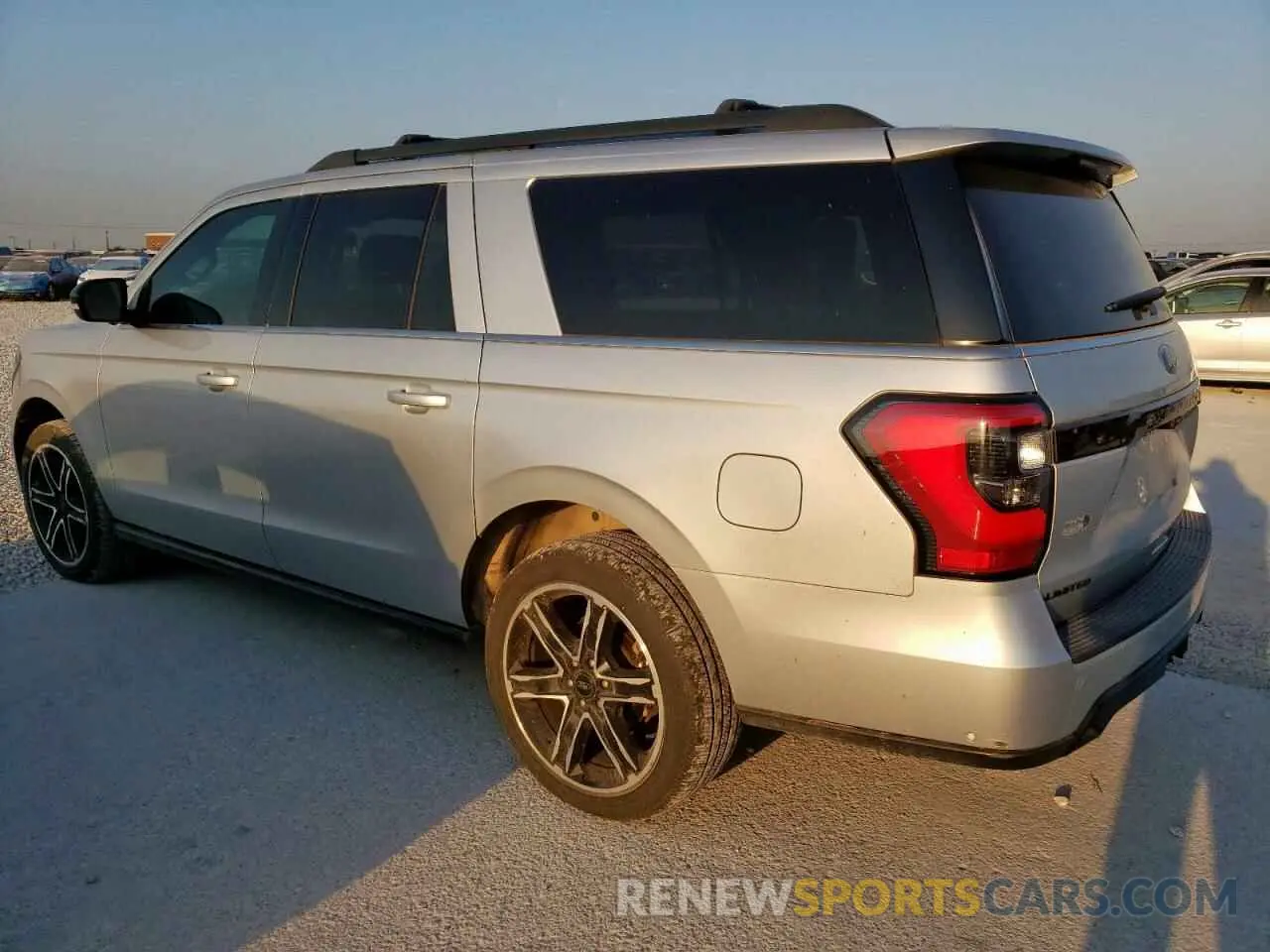 2 Photograph of a damaged car 1FMJK1KT4KEA76690 FORD EXPEDITION 2019