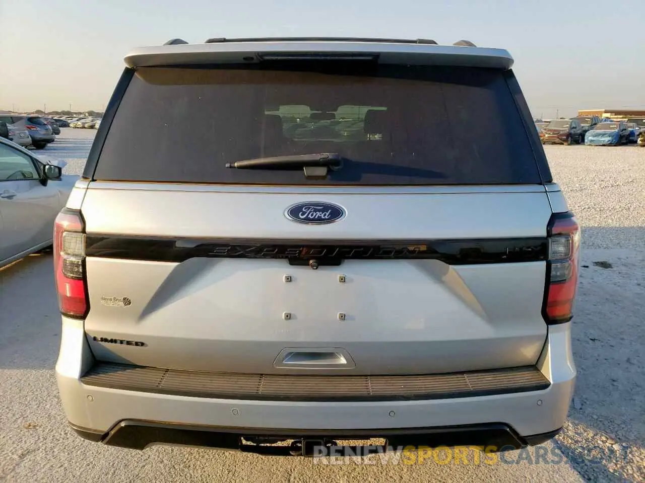 6 Photograph of a damaged car 1FMJK1KT4KEA76690 FORD EXPEDITION 2019
