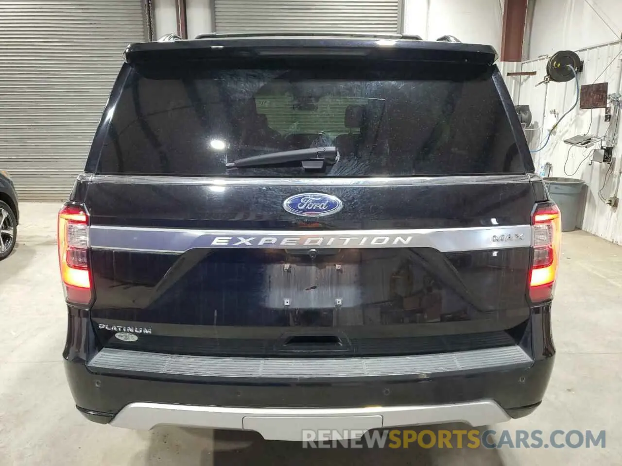 6 Photograph of a damaged car 1FMJK1MT5KEA61046 FORD EXPEDITION 2019