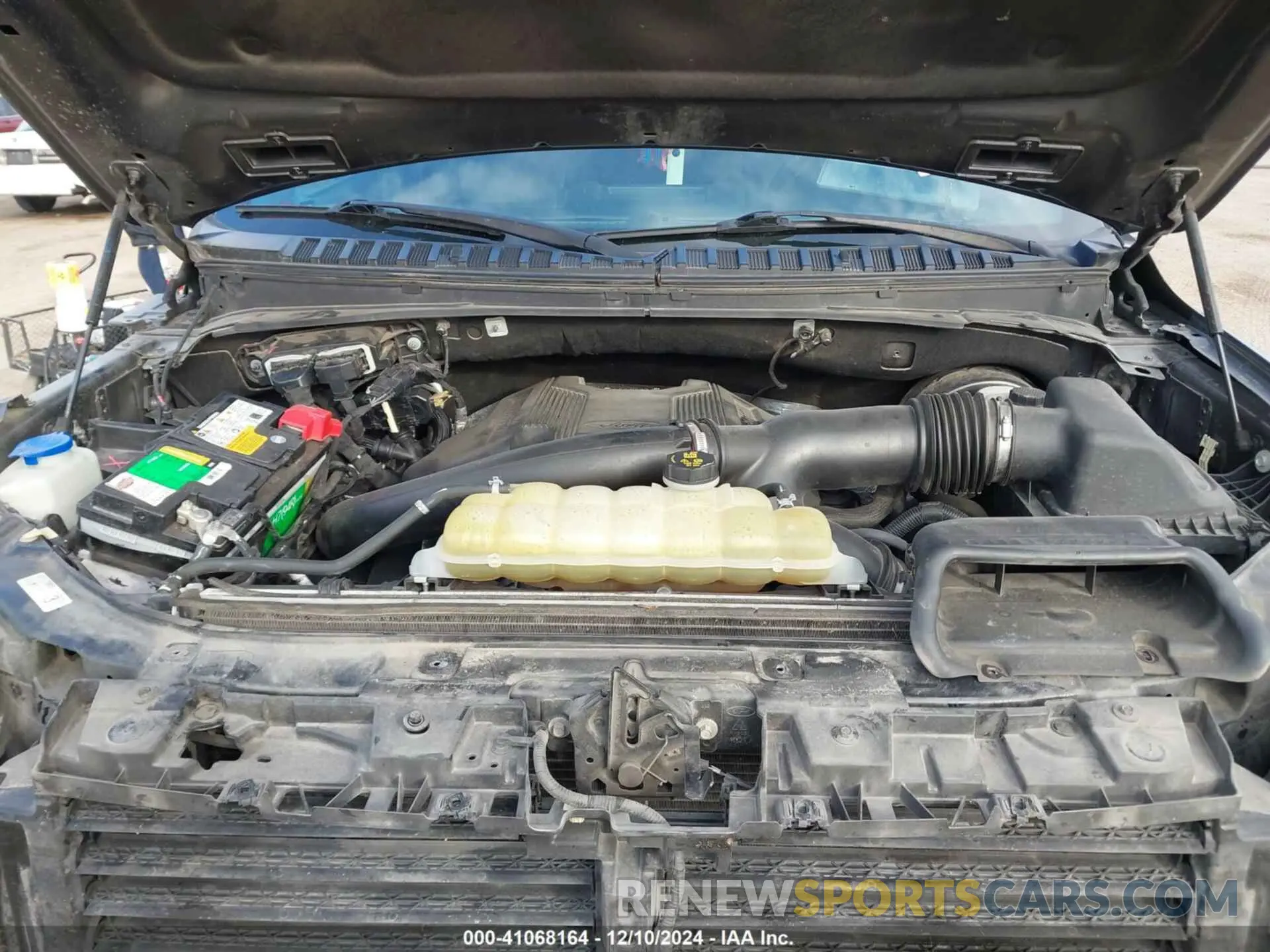 10 Photograph of a damaged car 1FMJU1HT1KEA60514 FORD EXPEDITION 2019