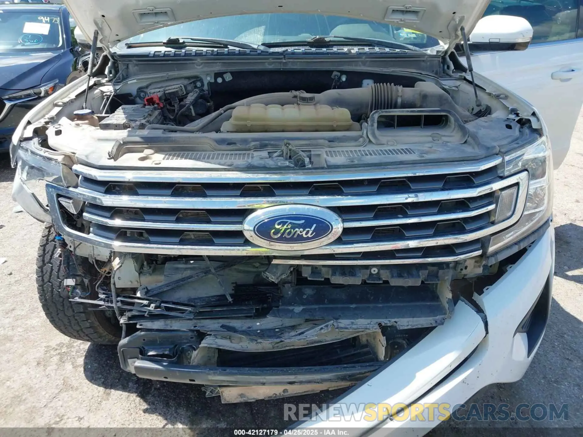 10 Photograph of a damaged car 1FMJU1HT1KEA85882 FORD EXPEDITION 2019