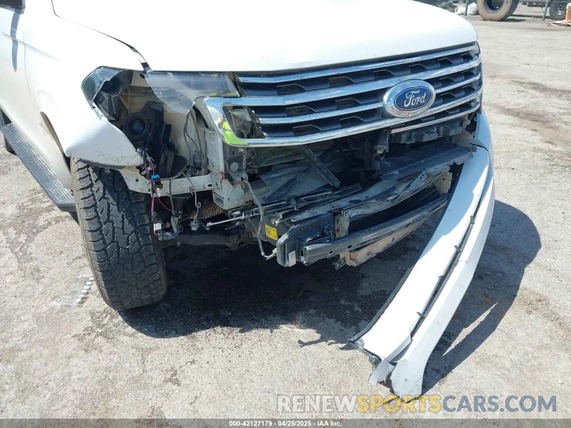 6 Photograph of a damaged car 1FMJU1HT1KEA85882 FORD EXPEDITION 2019
