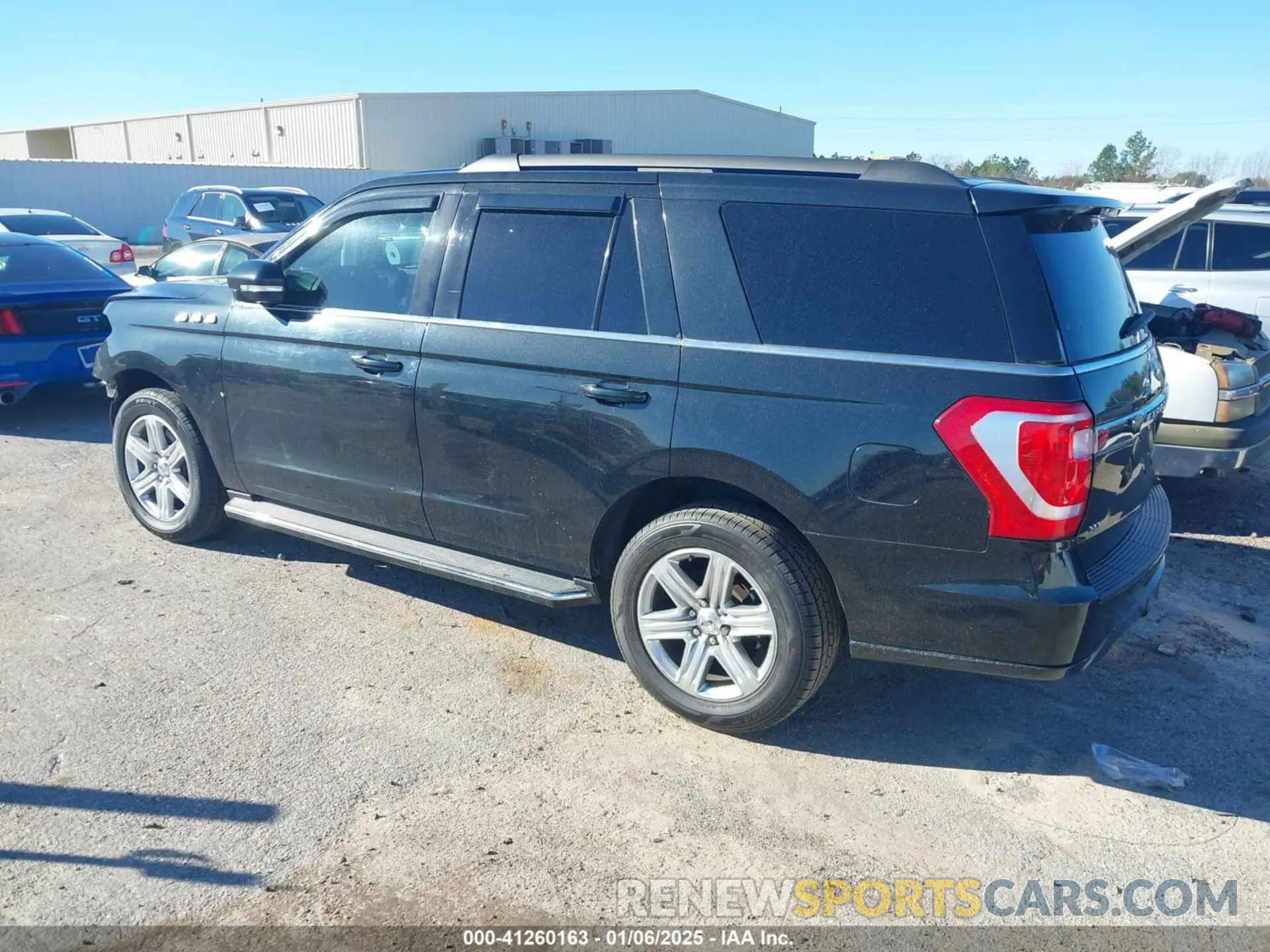 3 Photograph of a damaged car 1FMJU1HT4KEA82782 FORD EXPEDITION 2019