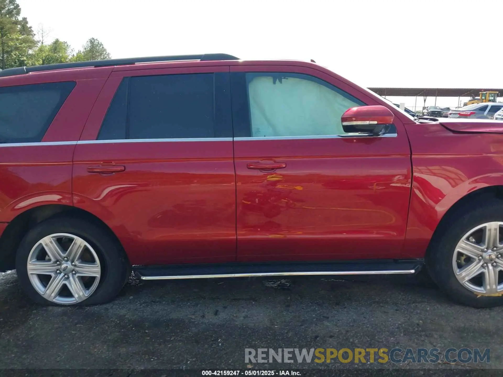 13 Photograph of a damaged car 1FMJU1HT5KEA71256 FORD EXPEDITION 2019