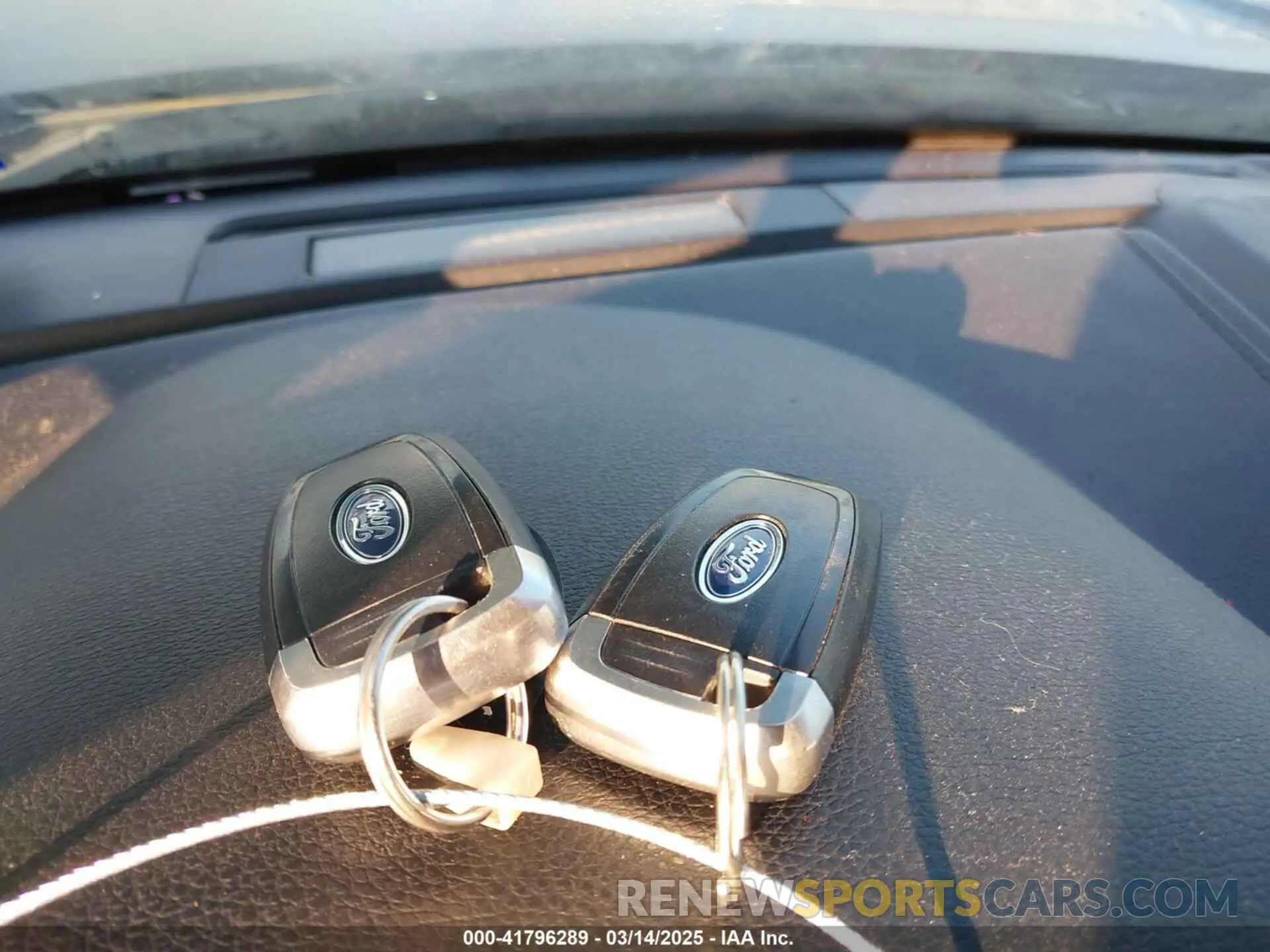 11 Photograph of a damaged car 1FMJU1HT5KEA82614 FORD EXPEDITION 2019