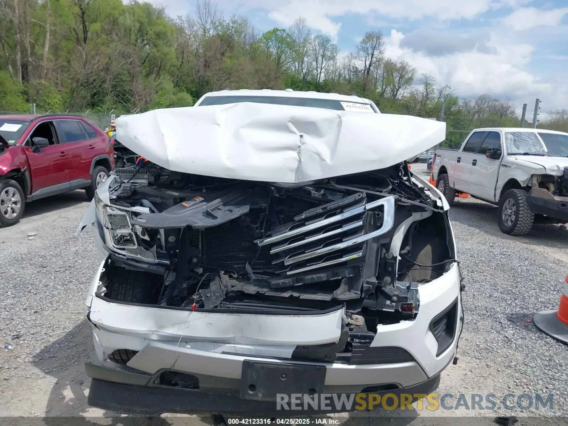 12 Photograph of a damaged car 1FMJU1JT0KEA72504 FORD EXPEDITION 2019