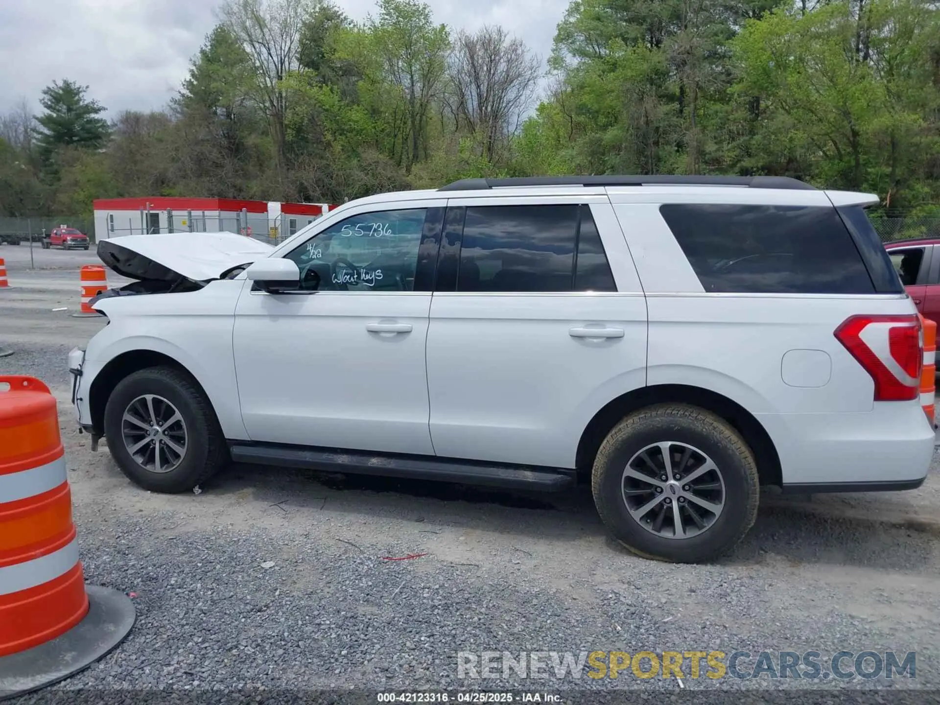 14 Photograph of a damaged car 1FMJU1JT0KEA72504 FORD EXPEDITION 2019