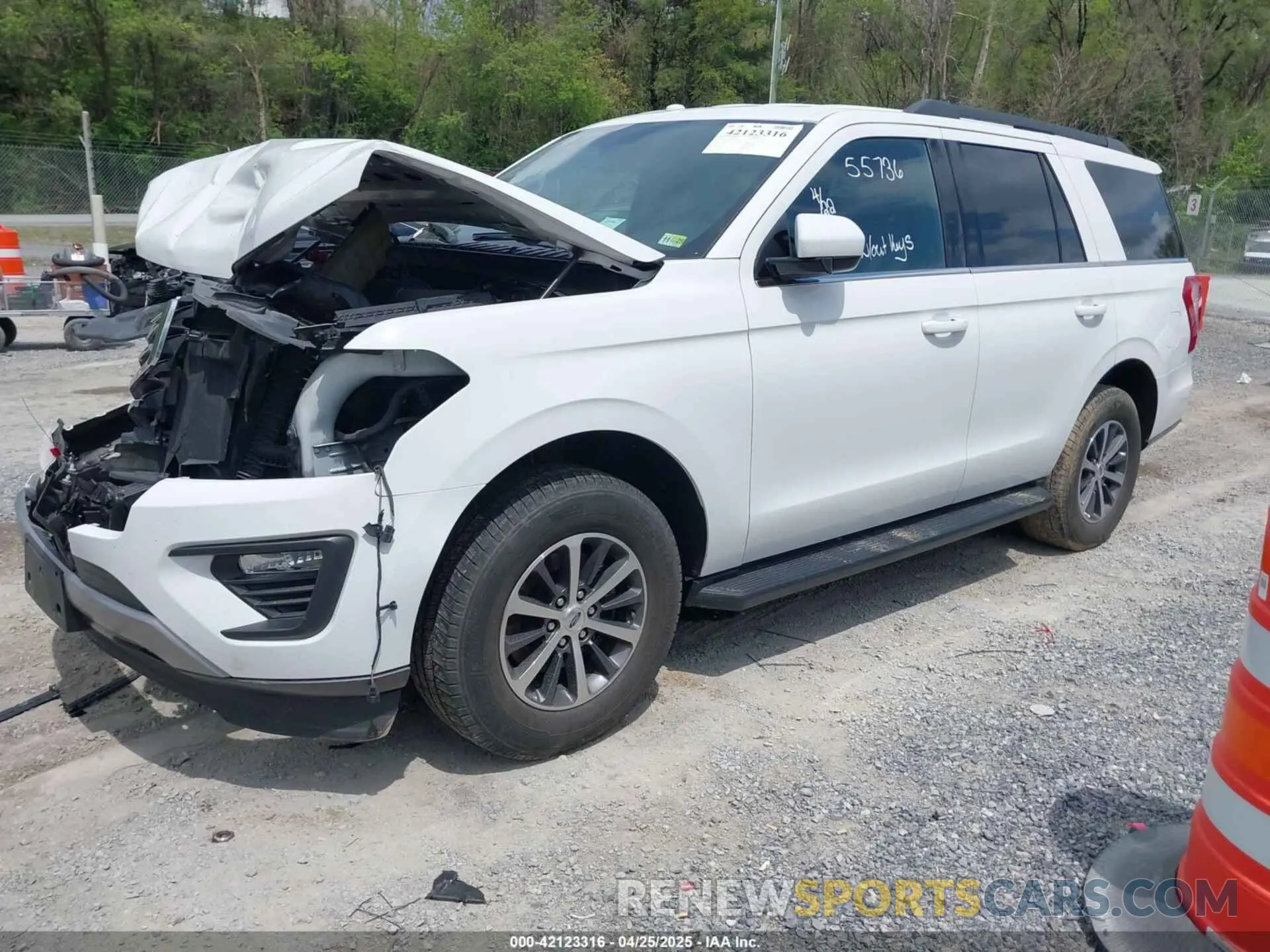 2 Photograph of a damaged car 1FMJU1JT0KEA72504 FORD EXPEDITION 2019