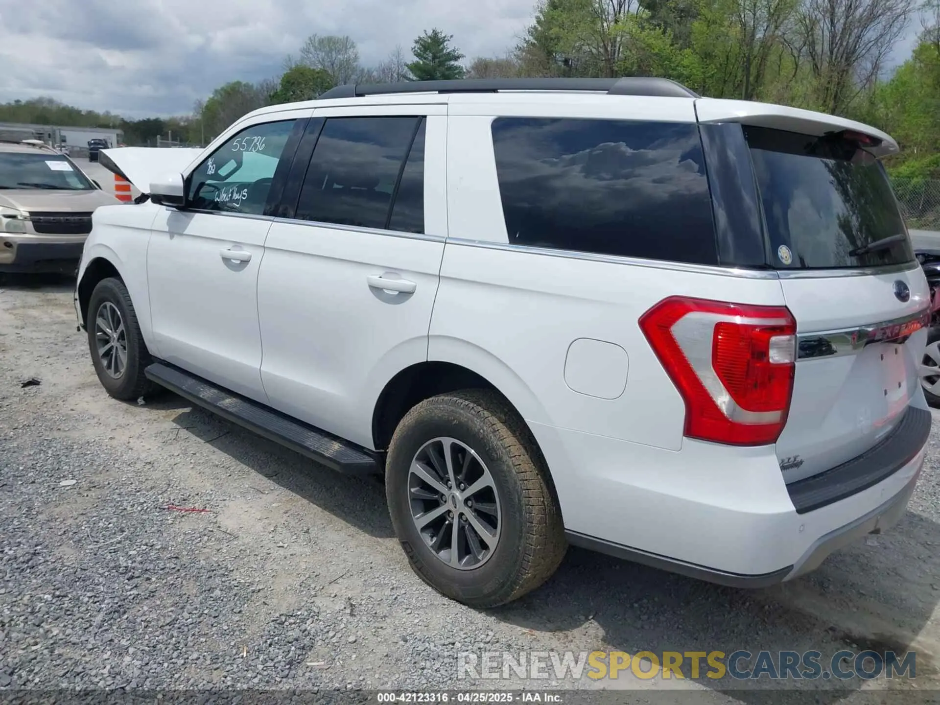 3 Photograph of a damaged car 1FMJU1JT0KEA72504 FORD EXPEDITION 2019
