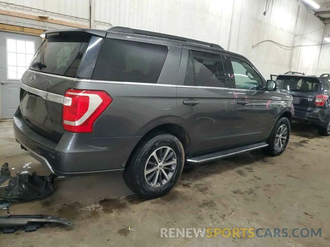 3 Photograph of a damaged car 1FMJU1JT8KEA74193 FORD EXPEDITION 2019