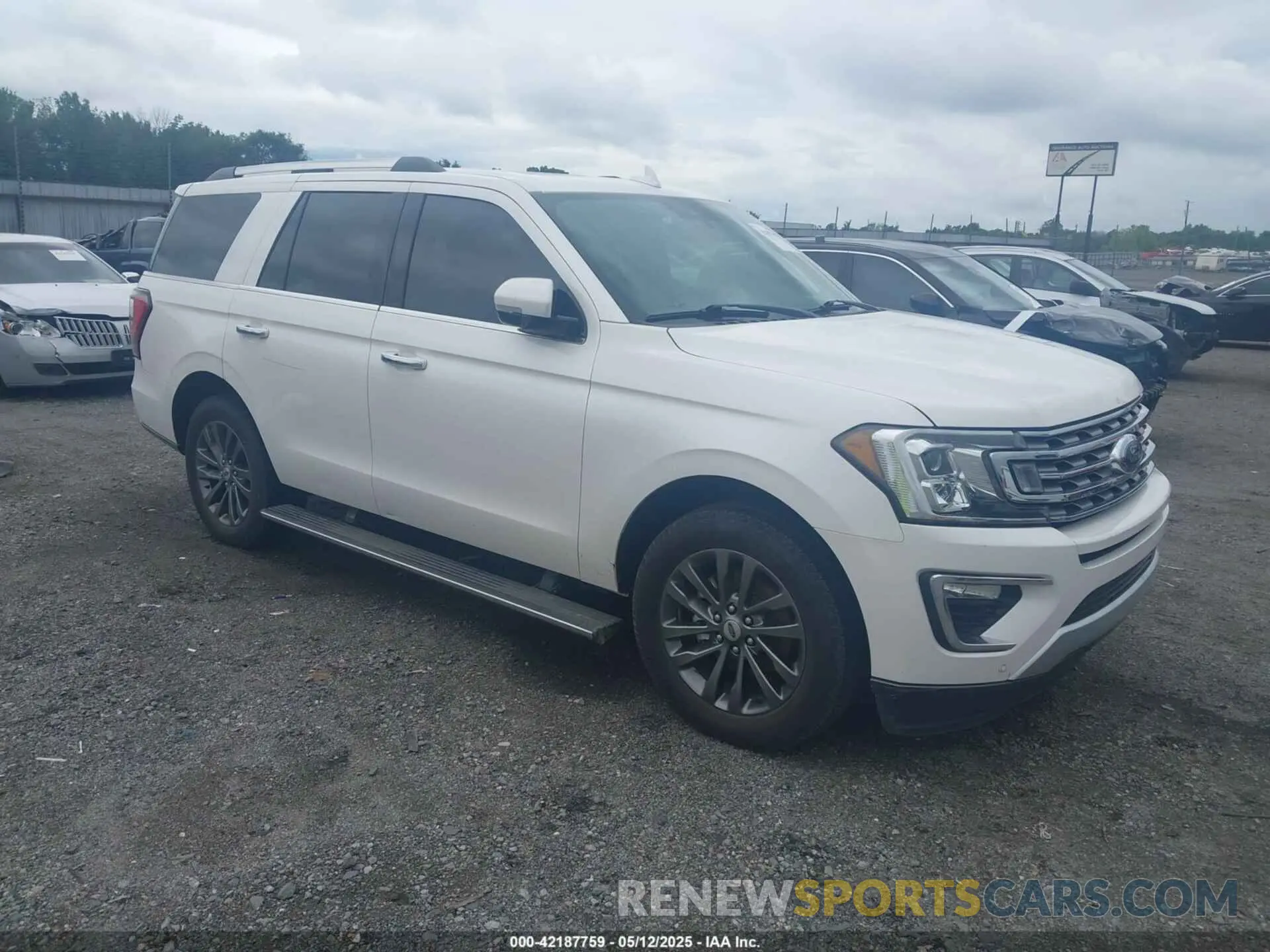1 Photograph of a damaged car 1FMJU1KT8KEA84883 FORD EXPEDITION 2019
