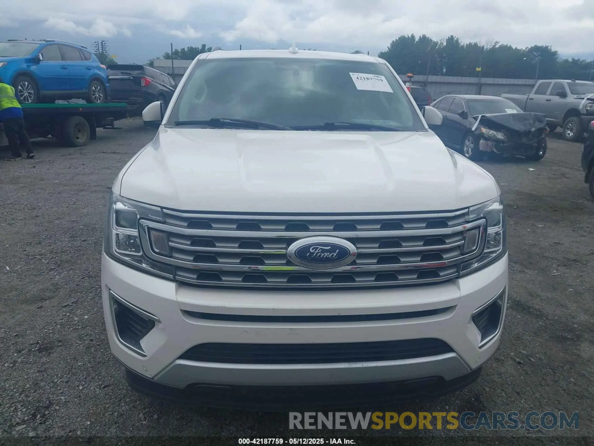 12 Photograph of a damaged car 1FMJU1KT8KEA84883 FORD EXPEDITION 2019
