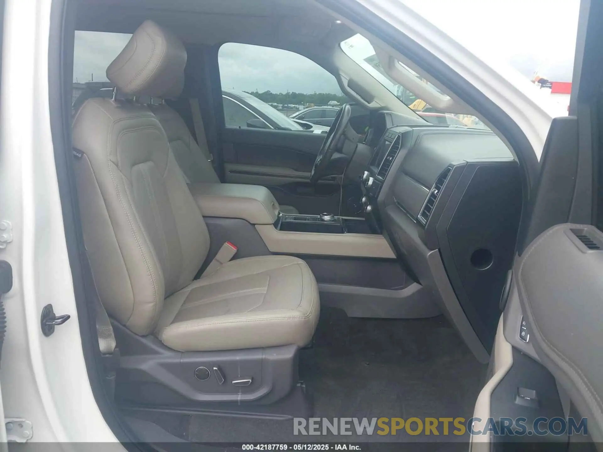 5 Photograph of a damaged car 1FMJU1KT8KEA84883 FORD EXPEDITION 2019