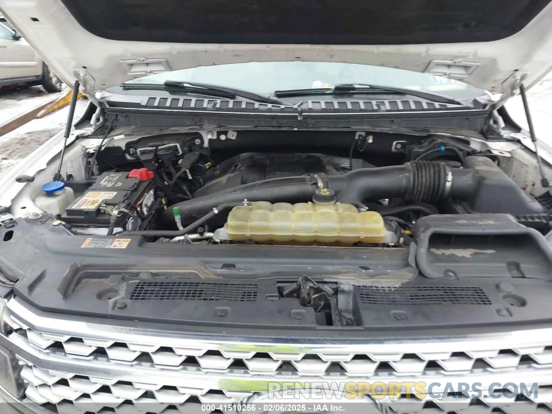 10 Photograph of a damaged car 1FMJU1MT8KEA24308 FORD EXPEDITION 2019