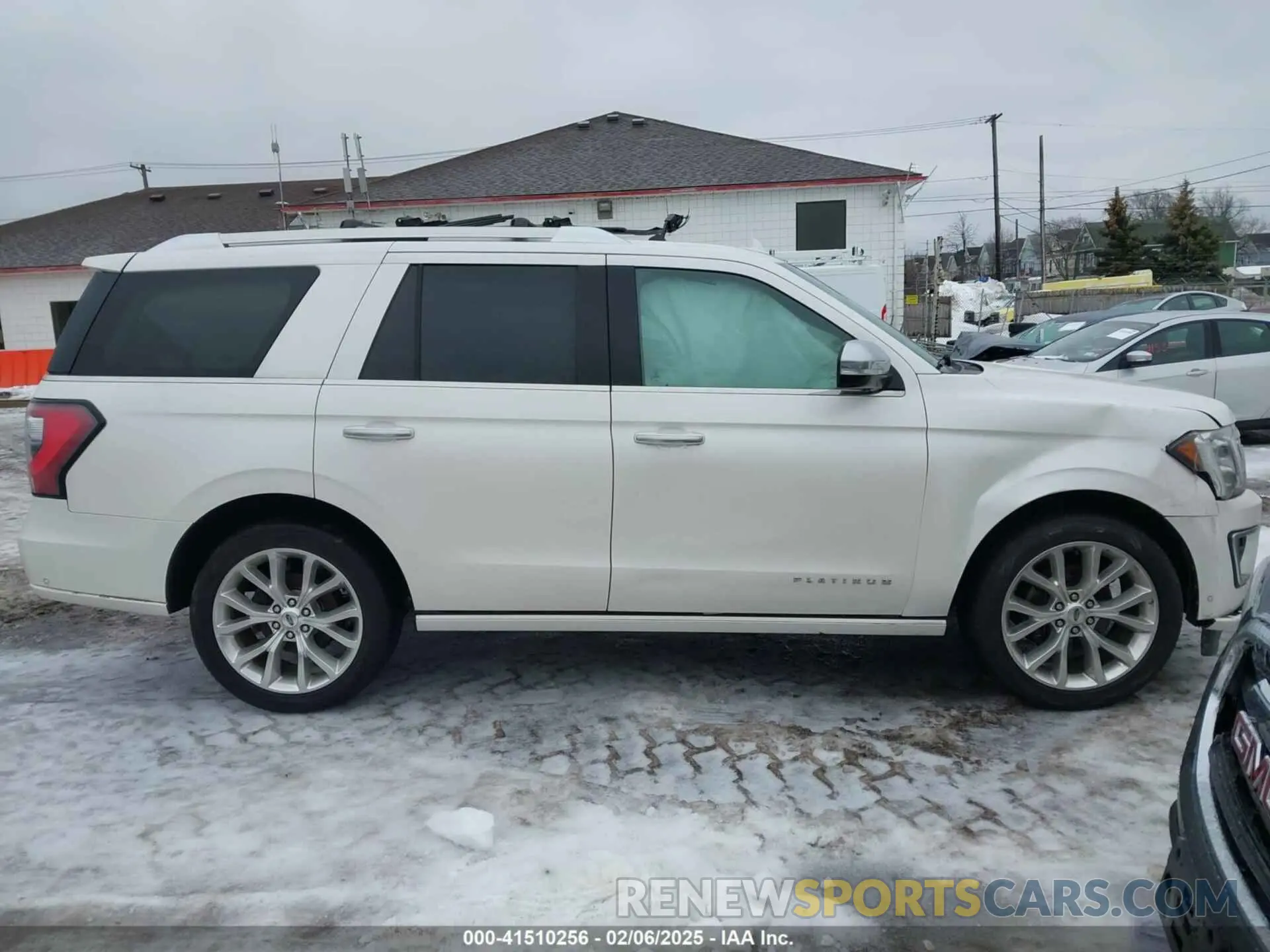 13 Photograph of a damaged car 1FMJU1MT8KEA24308 FORD EXPEDITION 2019