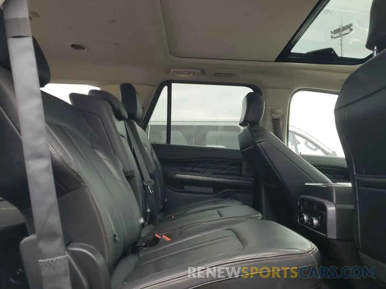11 Photograph of a damaged car 1FMJU1MTXKEA03220 FORD EXPEDITION 2019