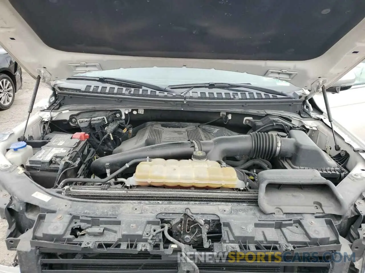 12 Photograph of a damaged car 1FMJU1MTXKEA03220 FORD EXPEDITION 2019