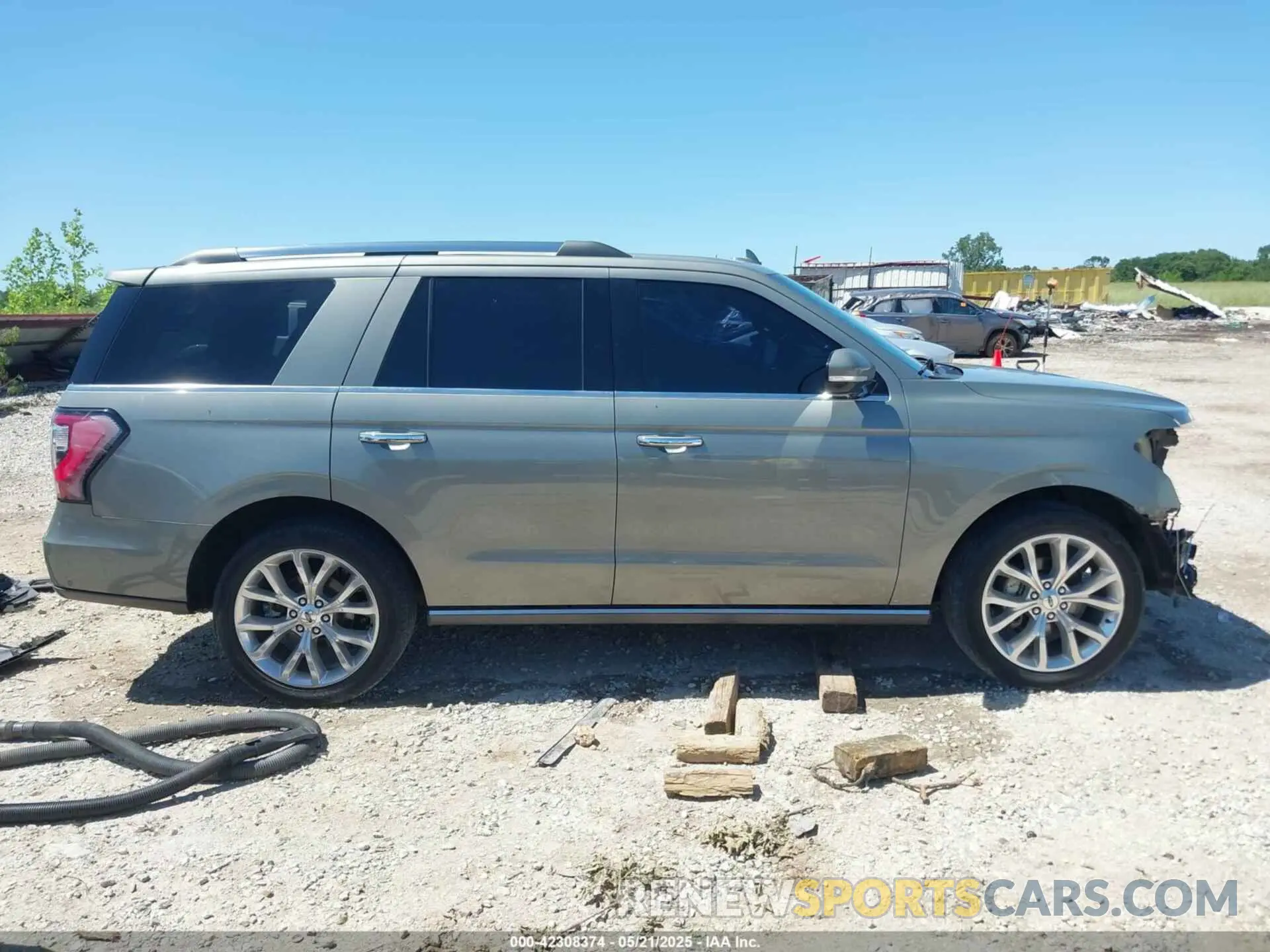 14 Photograph of a damaged car 1FMJU2AT4KEA26440 FORD EXPEDITION 2019