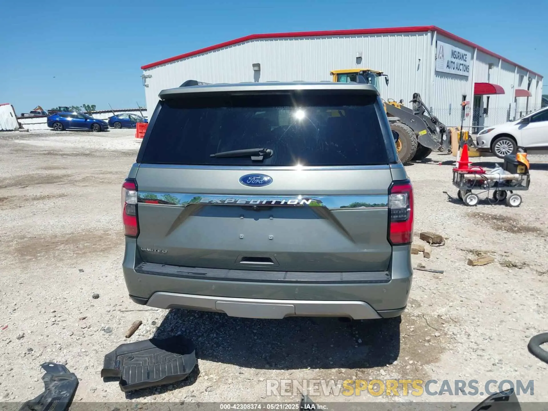 17 Photograph of a damaged car 1FMJU2AT4KEA26440 FORD EXPEDITION 2019