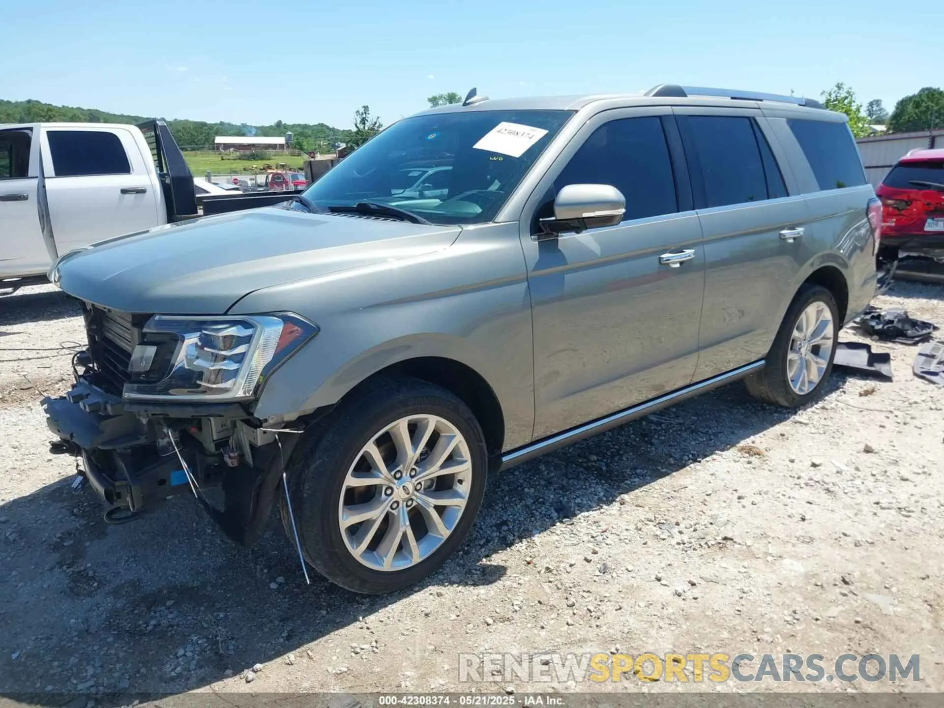 2 Photograph of a damaged car 1FMJU2AT4KEA26440 FORD EXPEDITION 2019